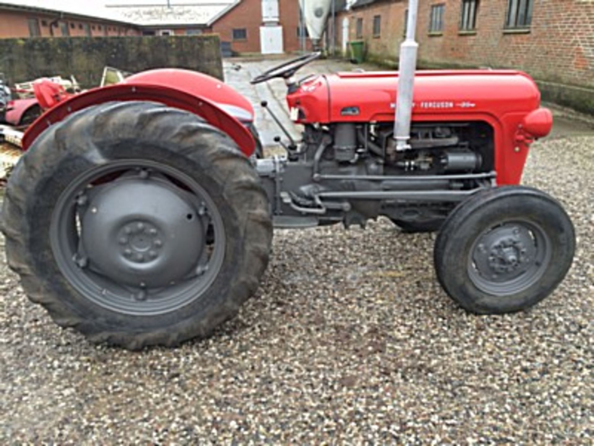 MASSEY FERGUSON Serial number SHMYW325885 - manufactured during 1963 but unregistered the new owner - Image 9 of 21