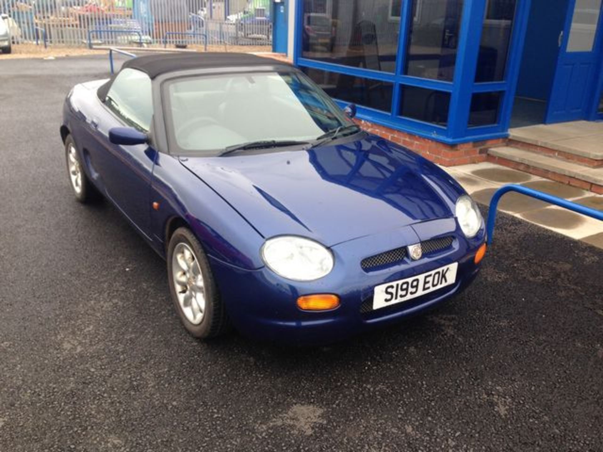 MG, MGF - 1800cc, Chassis number SARRDWB0BXD041742 - ESTIMATE £250 - £500, Log Book (V5) - In Office - Image 2 of 2