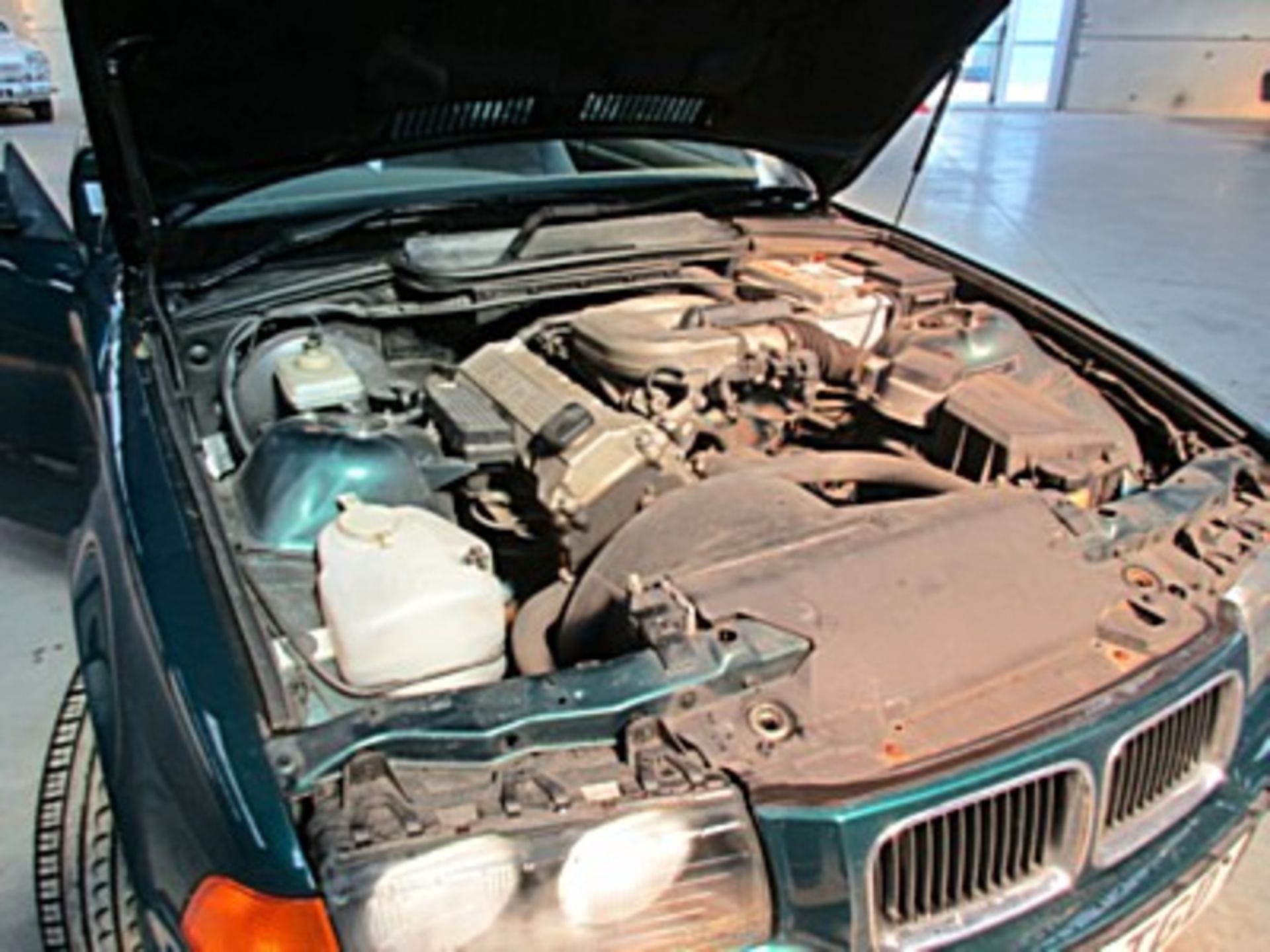 BMW, 316 I AUTO - 1596cc, Chassis number WBABE22050JE80761 - drove over 50 miles to the sale this - Image 41 of 43