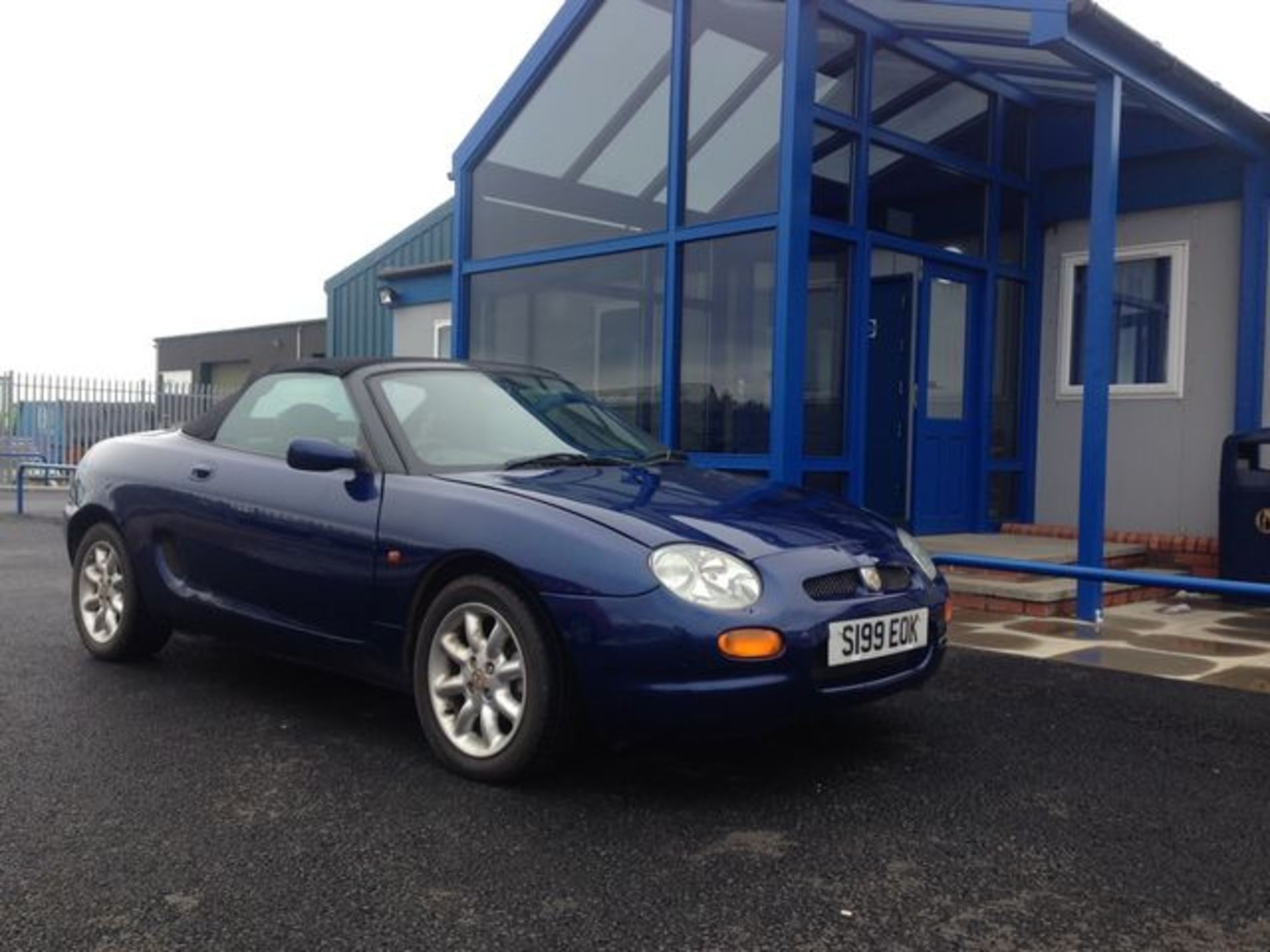 MG, MGF - 1800cc, Chassis number SARRDWB0BXD041742 - ESTIMATE £250 - £500, Log Book (V5) - In Office