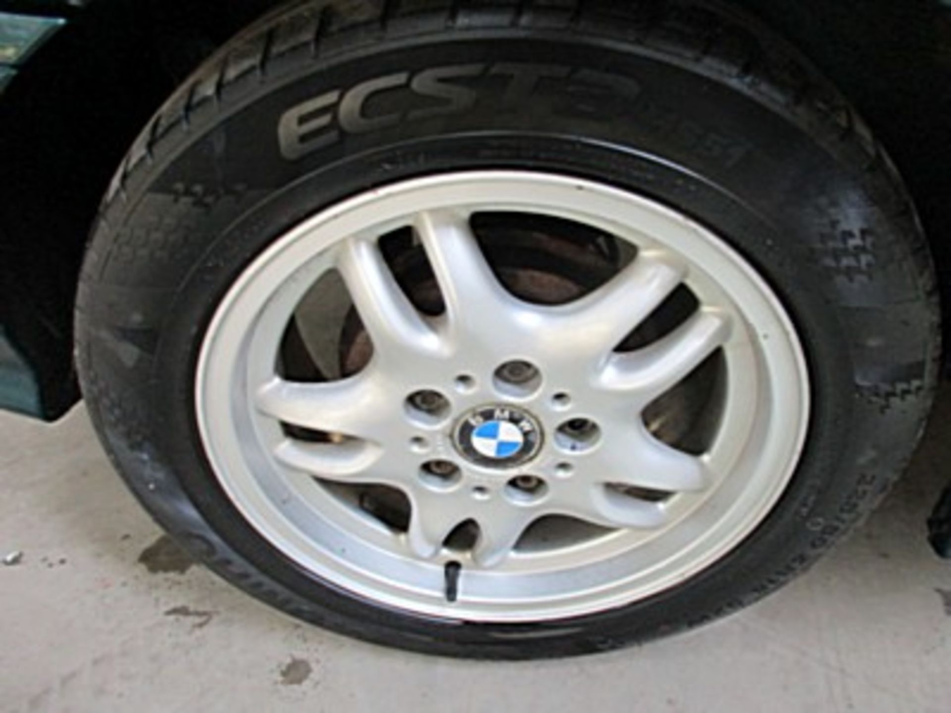 BMW, 316 I AUTO - 1596cc, Chassis number WBABE22050JE80761 - drove over 50 miles to the sale this - Image 40 of 43