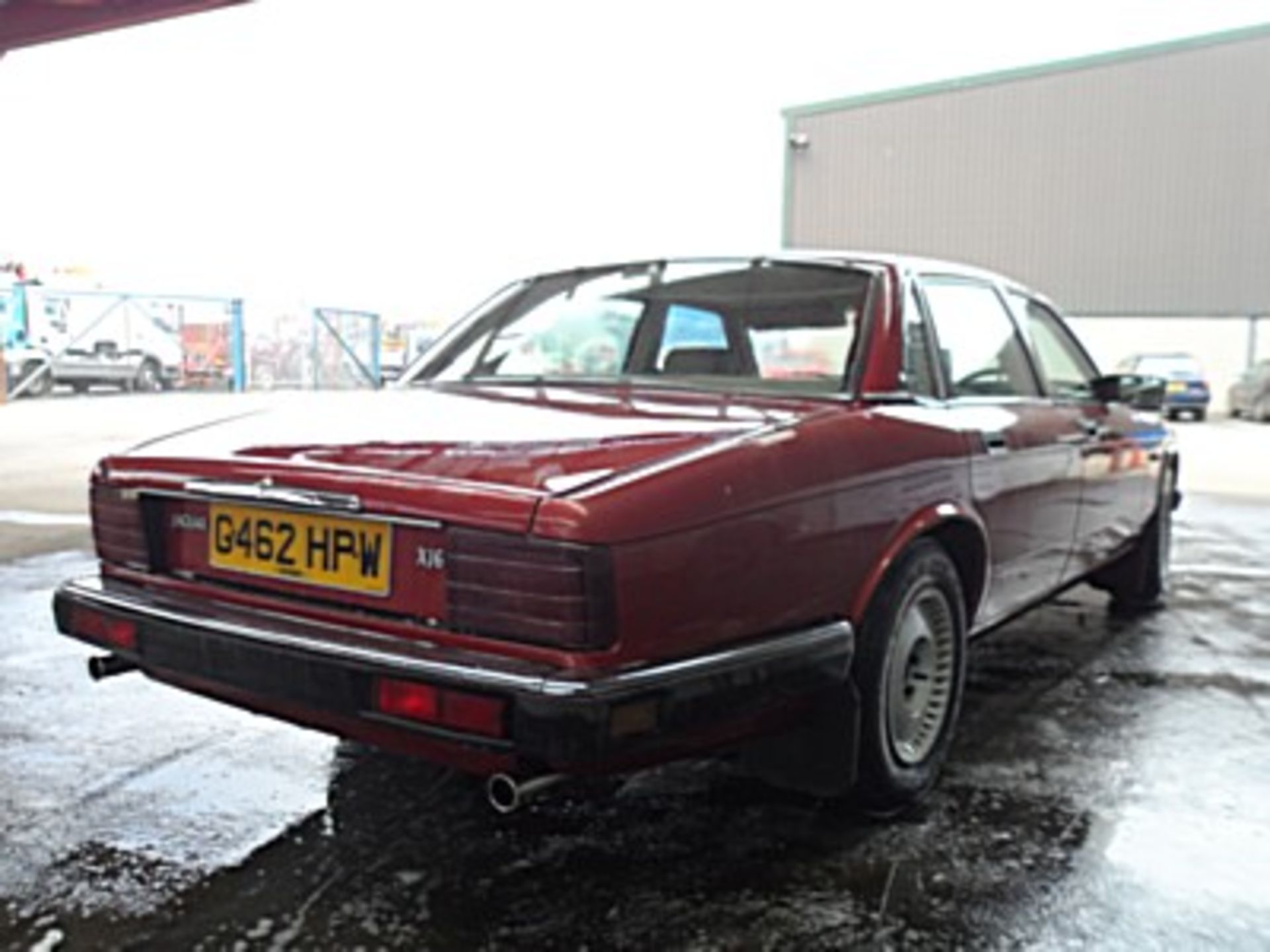 JAGUAR, XJ6 - 2919cc, Chassis number SAJJFALJ3AB600979 - this example is sold as a non runner for - Image 4 of 4