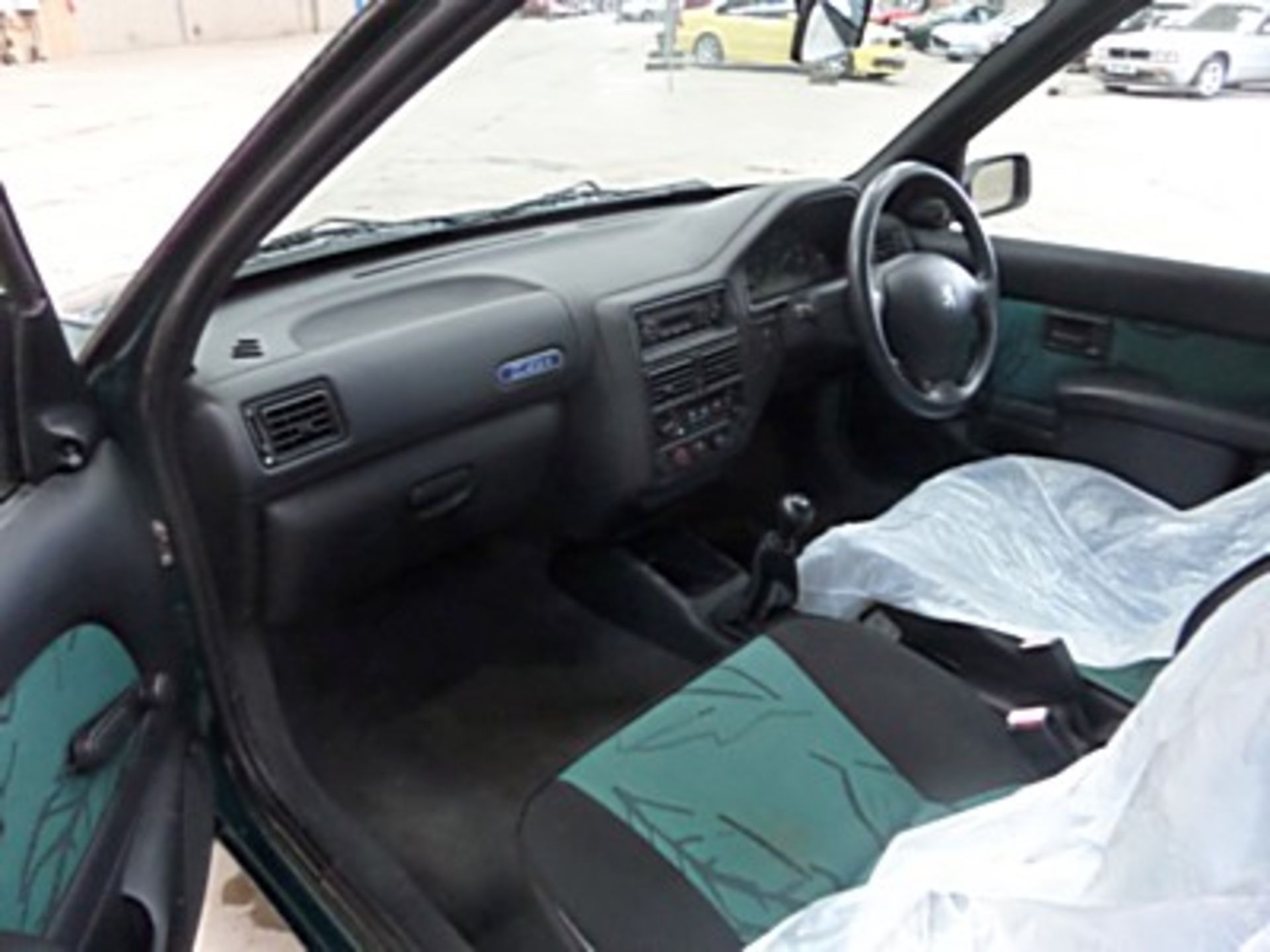 PEUGEOT, 106 XN ZEST 2 - 1124cc, Chassis number VF31CHDZE52504218 - this one owner from new - Image 5 of 7