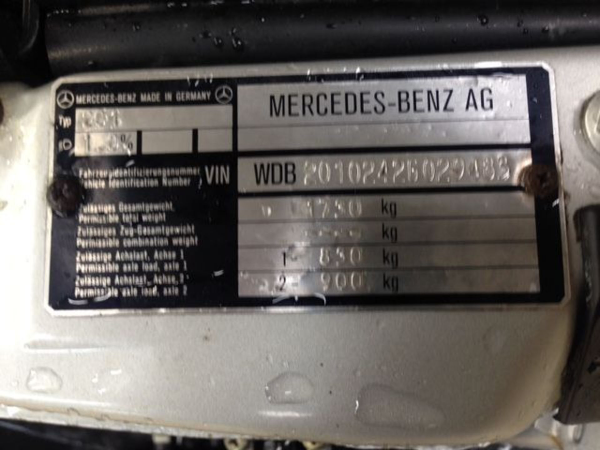 MERCEDES, 190E AUTO - 1997cc, Chassis number WDB2010242G029483 - first registered on January 25th - Image 20 of 22