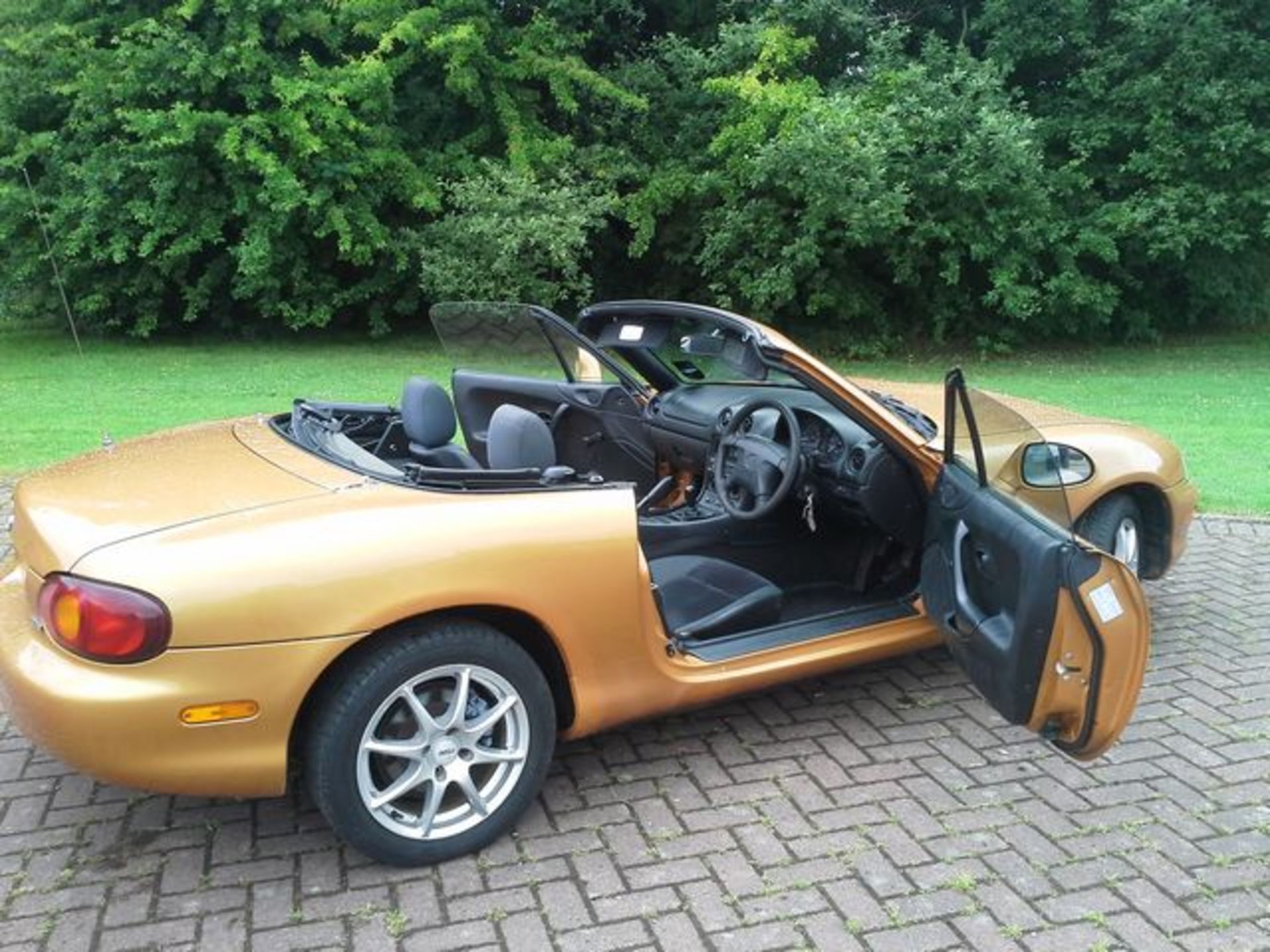 MAZDA, MX-5 - 1598cc, Chassis number JMZNB186200134536 - finding an early production MK II in this - Image 10 of 16