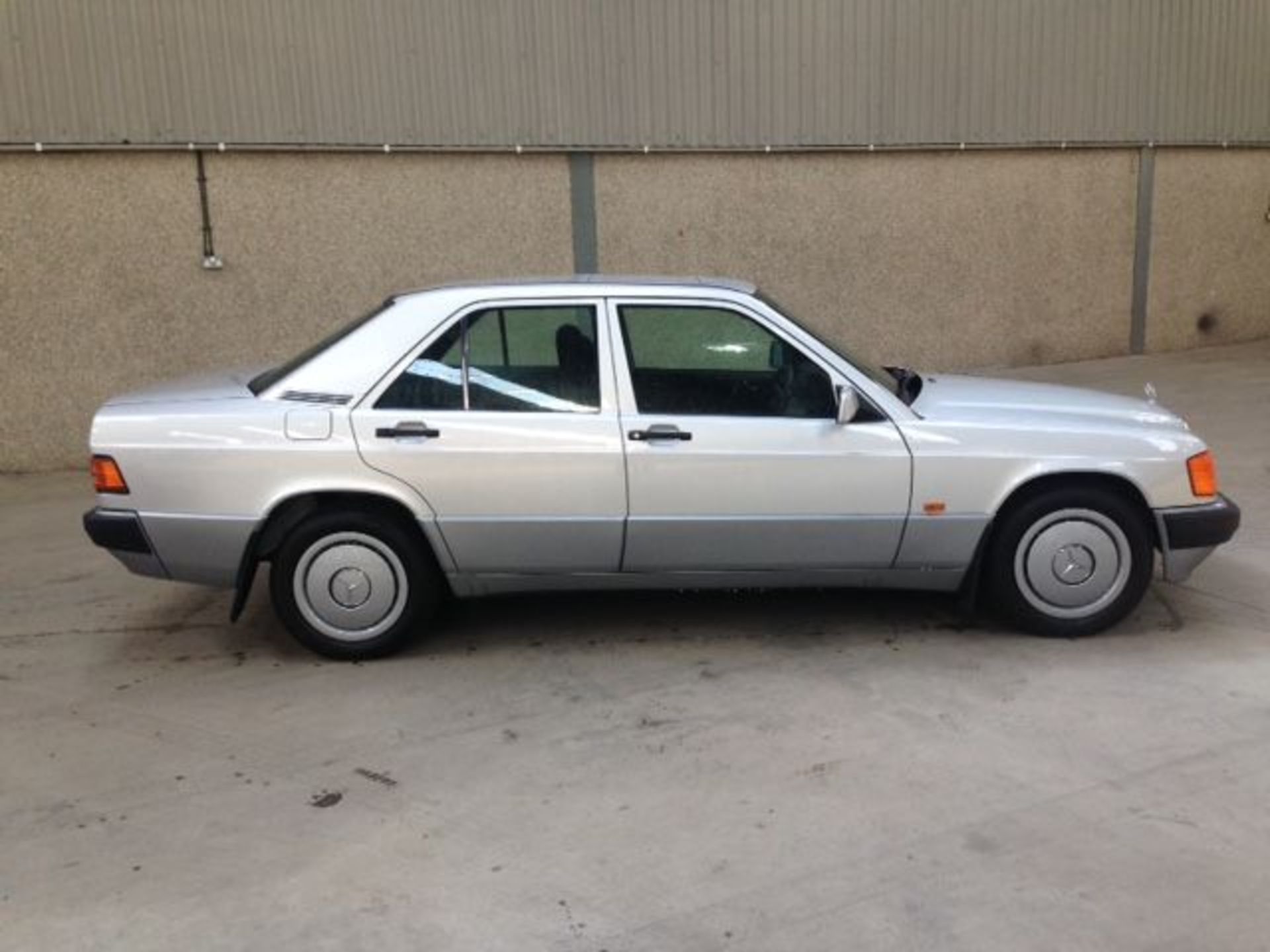 MERCEDES, 190E AUTO - 1997cc, Chassis number WDB2010242G029483 - first registered on January 25th - Image 3 of 22