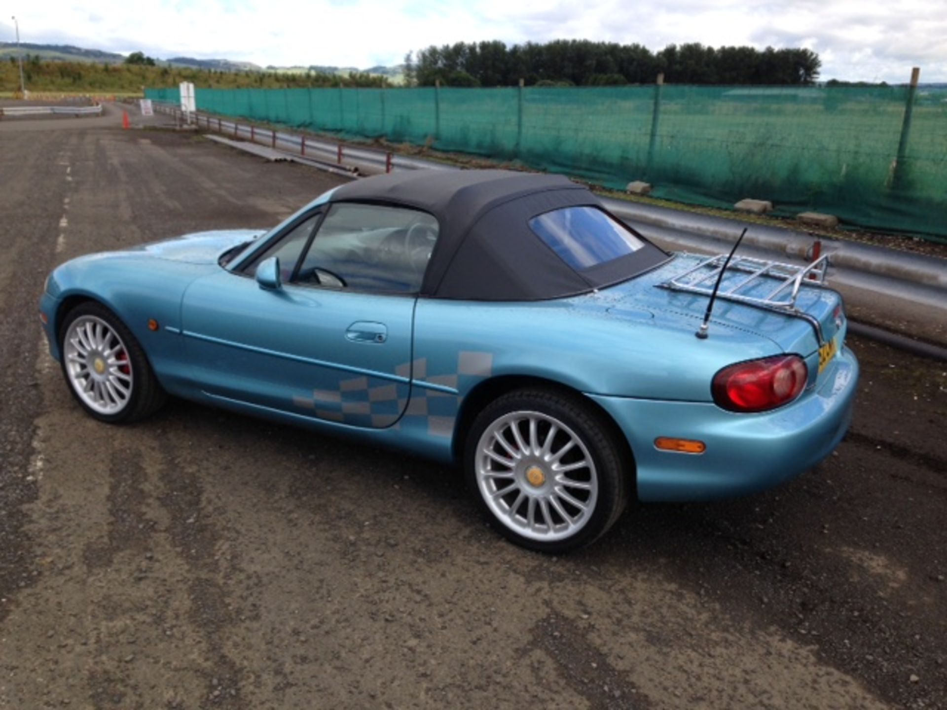 MAZDA, MX-5 1.8I - 1840cc, Chassis number JMZNB18P200223449 - presented in Crystal Blue Metallic, - Image 2 of 11