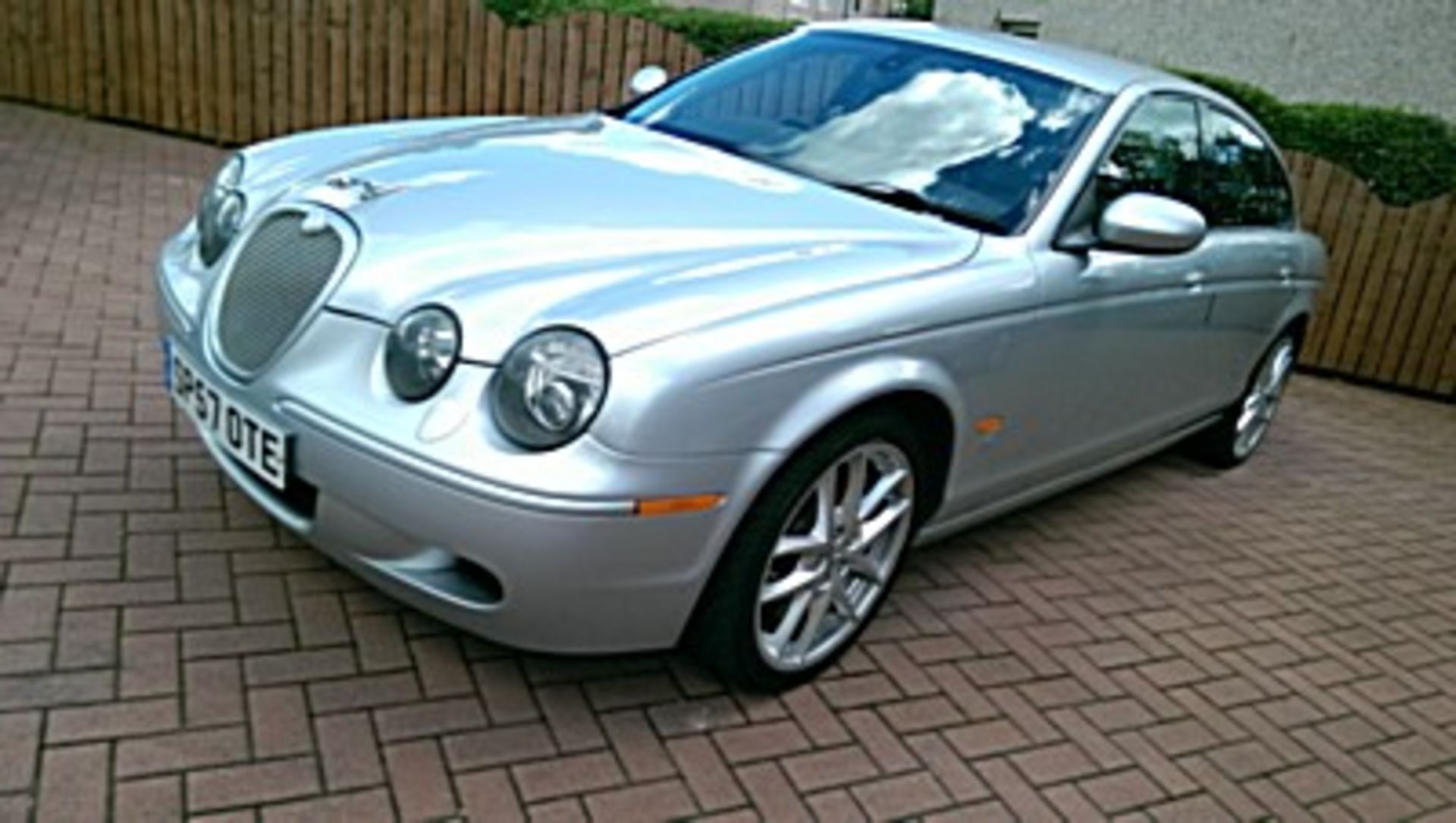 JAGUAR, S-TYPE R AUTO - 4196cc, Chassis number SAJAC03R281N91185 - this is a dealership special