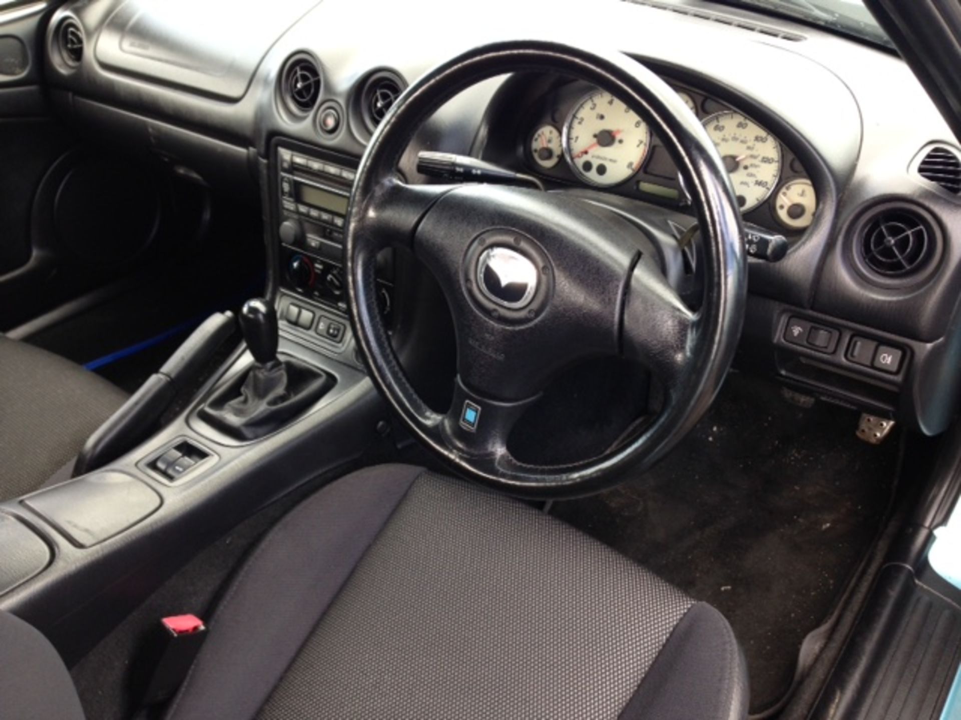 MAZDA, MX-5 1.8I - 1840cc, Chassis number JMZNB18P200223449 - presented in Crystal Blue Metallic, - Image 5 of 11