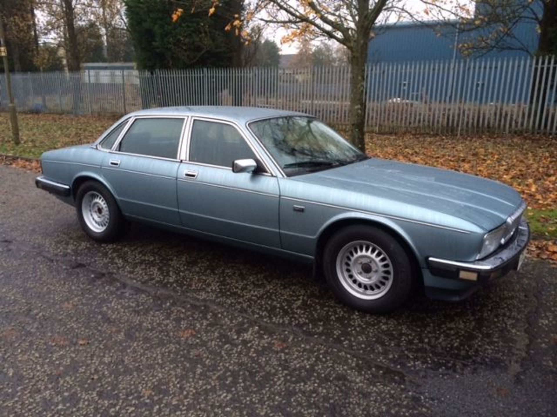 DAIMLER, 3.6 AUTO - 3590cc, Chassis number SAJDKALH3AA591593 - presented with an MOT test