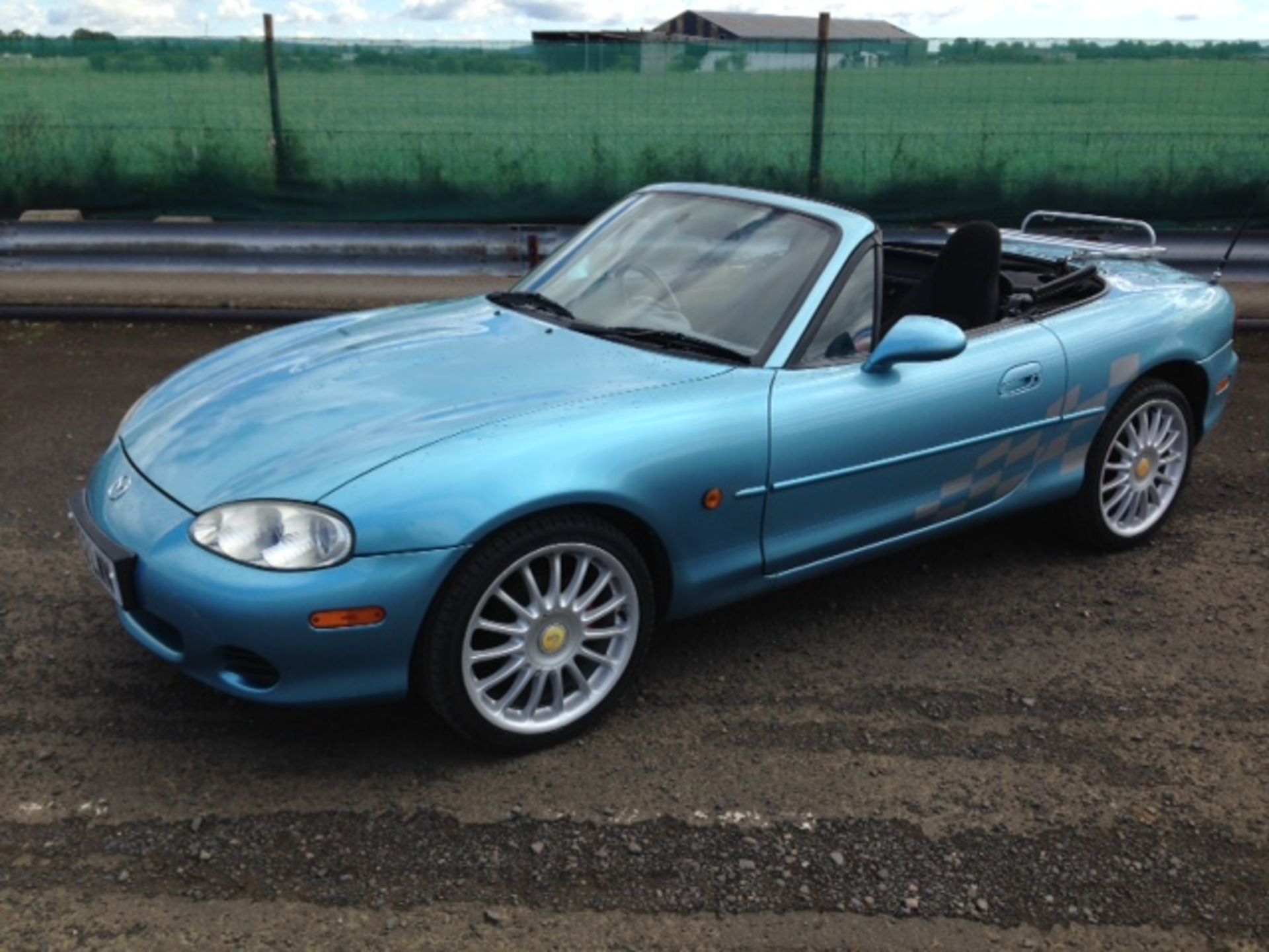MAZDA, MX-5 1.8I - 1840cc, Chassis number JMZNB18P200223449 - presented in Crystal Blue Metallic, - Image 10 of 11
