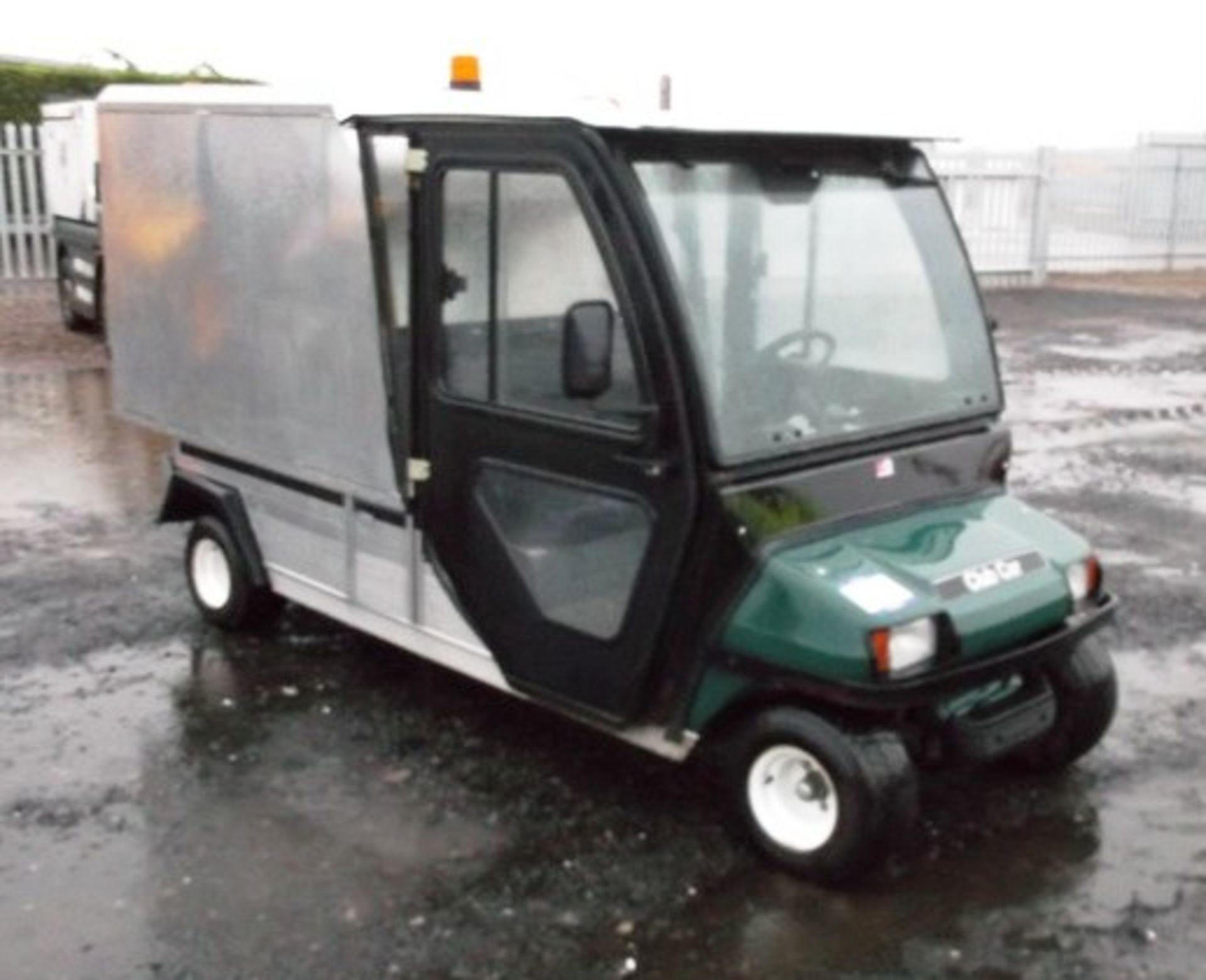 ELECTRIC GOLF BUGGY/ CLUB CAR, LWB FITTED WITH ALUMINIUM CARRY/ STORAGE BOX IDEAL FOR EVENTS / - Image 2 of 8