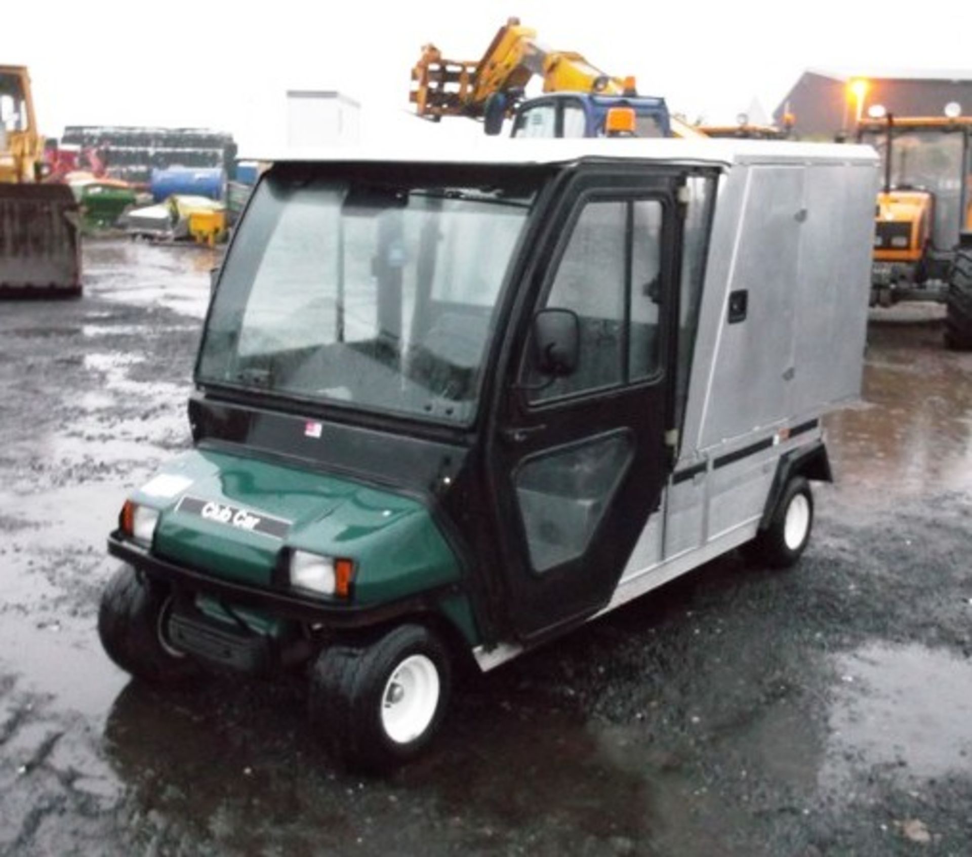 ELECTRIC GOLF BUGGY/ CLUB CAR, LWB FITTED WITH ALUMINIUM CARRY/ STORAGE BOX IDEAL FOR EVENTS /