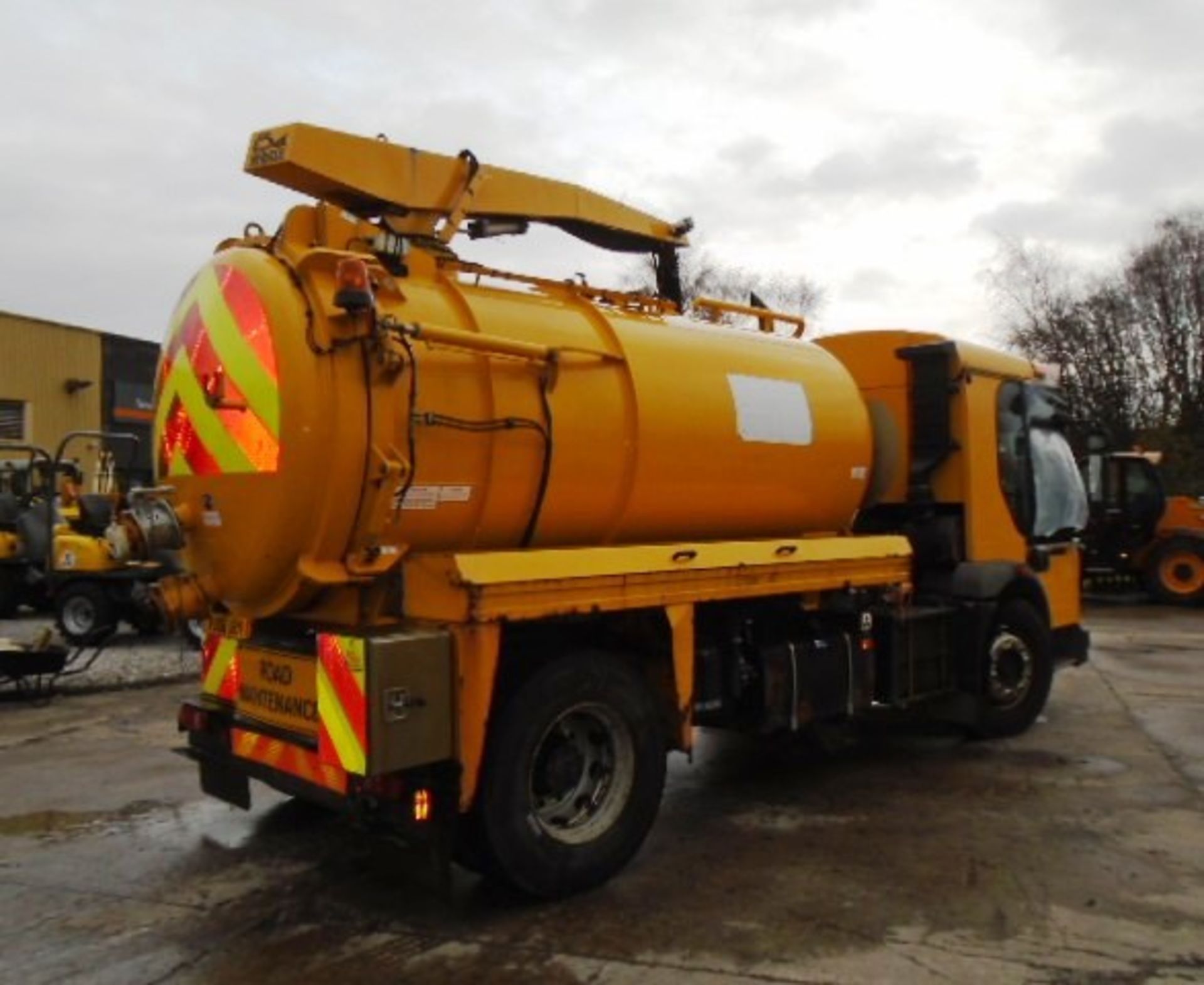 DENNIS ELITE 2 - 5883cc
Body: 2 Dr Truck
Color: White
First Reg: 24/04/2006
Doors: 2
MOT: - Image 2 of 30