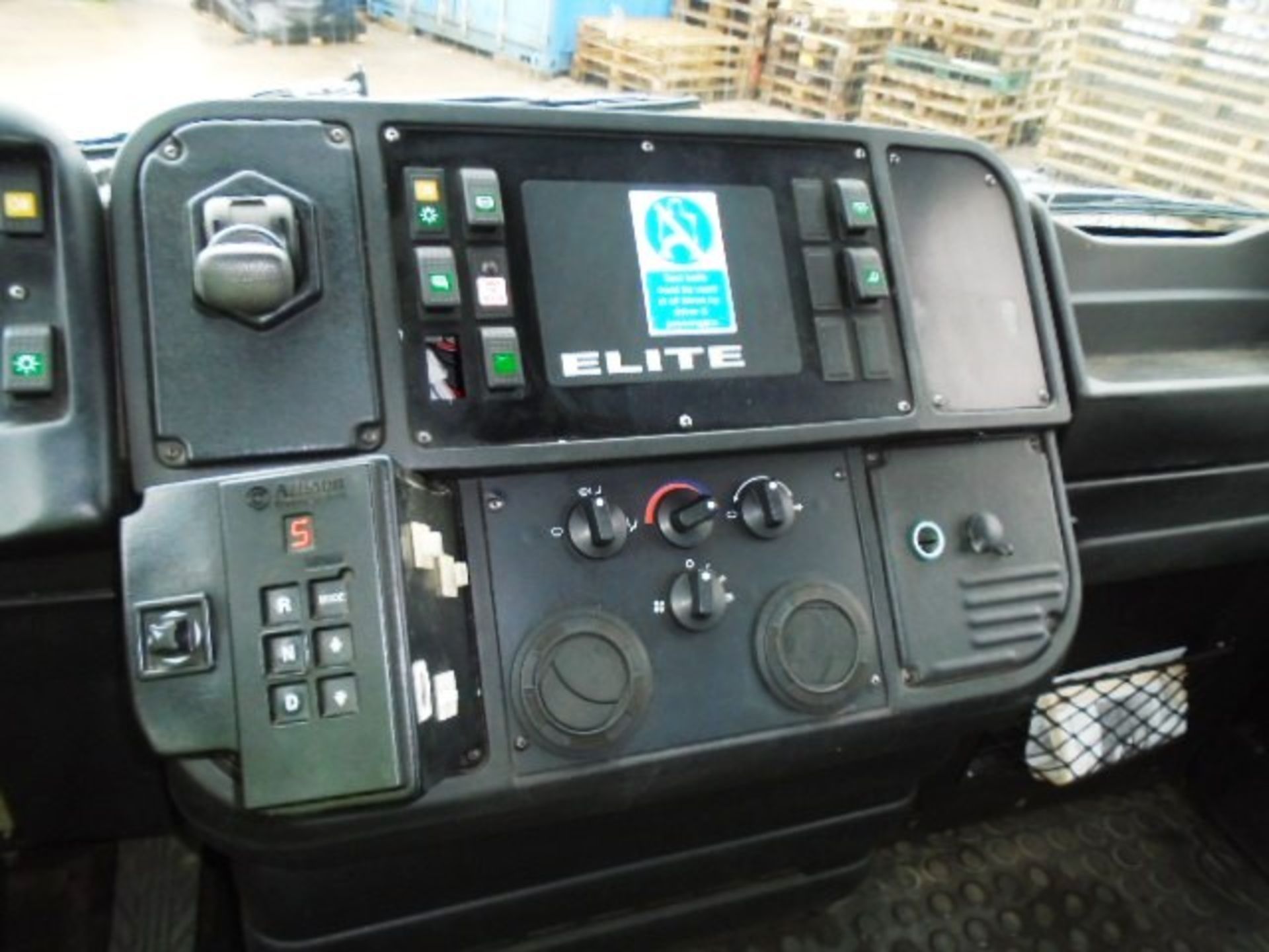 DENNIS ELITE 2 - 5883cc
Body: 2 Dr Truck
Color: White
First Reg: 24/04/2006
Doors: 2
MOT: - Image 21 of 30