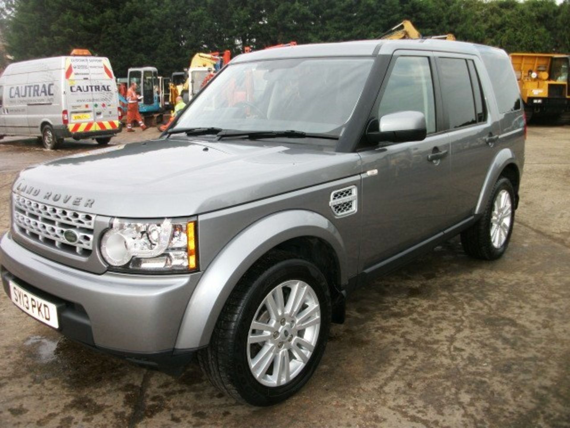 LAND ROVER DISCOVERY SDV6 AUTO 255 - 2993cc
Body: 4 Dr 4x4
Color: Grey
First Reg: 26/04/2013