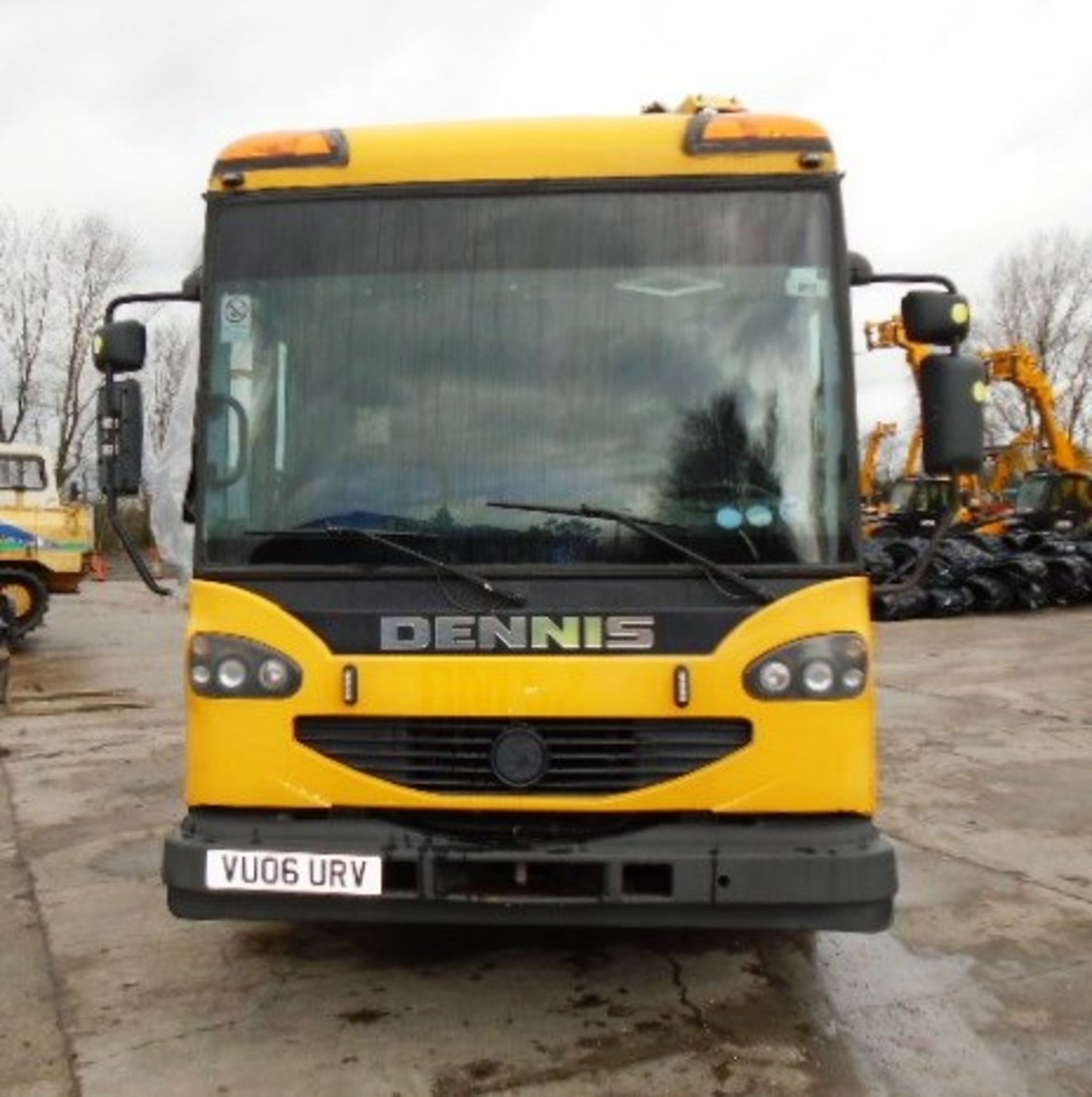 DENNIS ELITE 2 - 5883cc
Body: 2 Dr Truck
Color: White
First Reg: 24/04/2006
Doors: 2
MOT: - Image 26 of 30