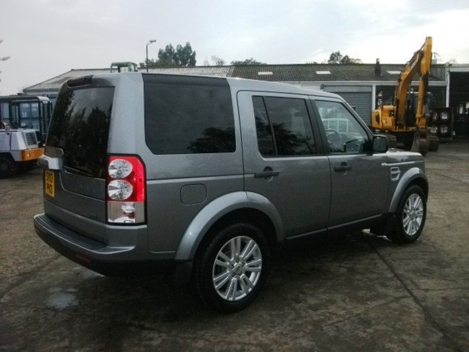 LAND ROVER DISCOVERY SDV6 AUTO 255 - 2993cc
Body: 4 Dr 4x4
Color: Grey
First Reg: 26/04/2013 - Image 26 of 29