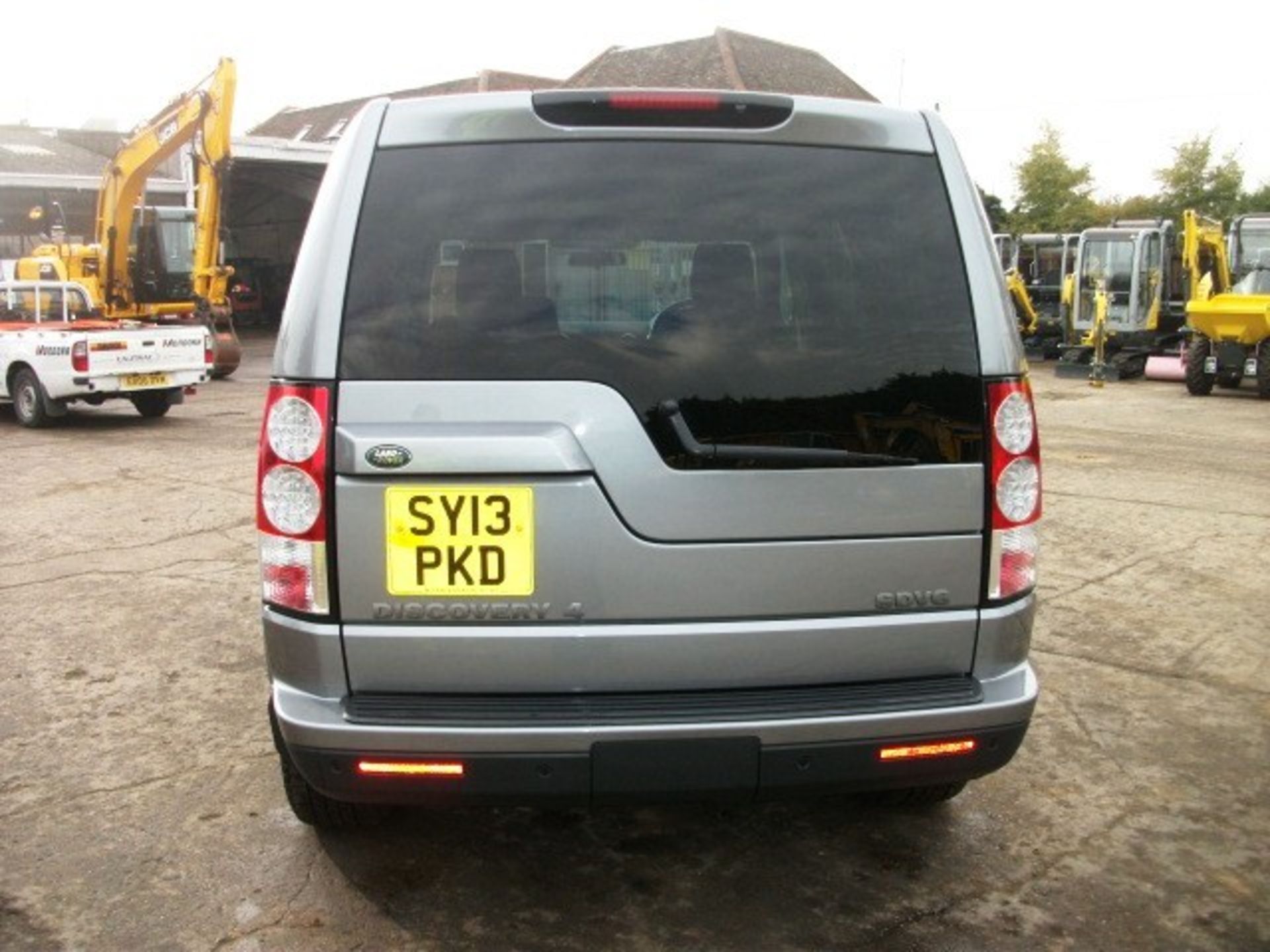 LAND ROVER DISCOVERY SDV6 AUTO 255 - 2993cc
Body: 4 Dr 4x4
Color: Grey
First Reg: 26/04/2013 - Image 27 of 29