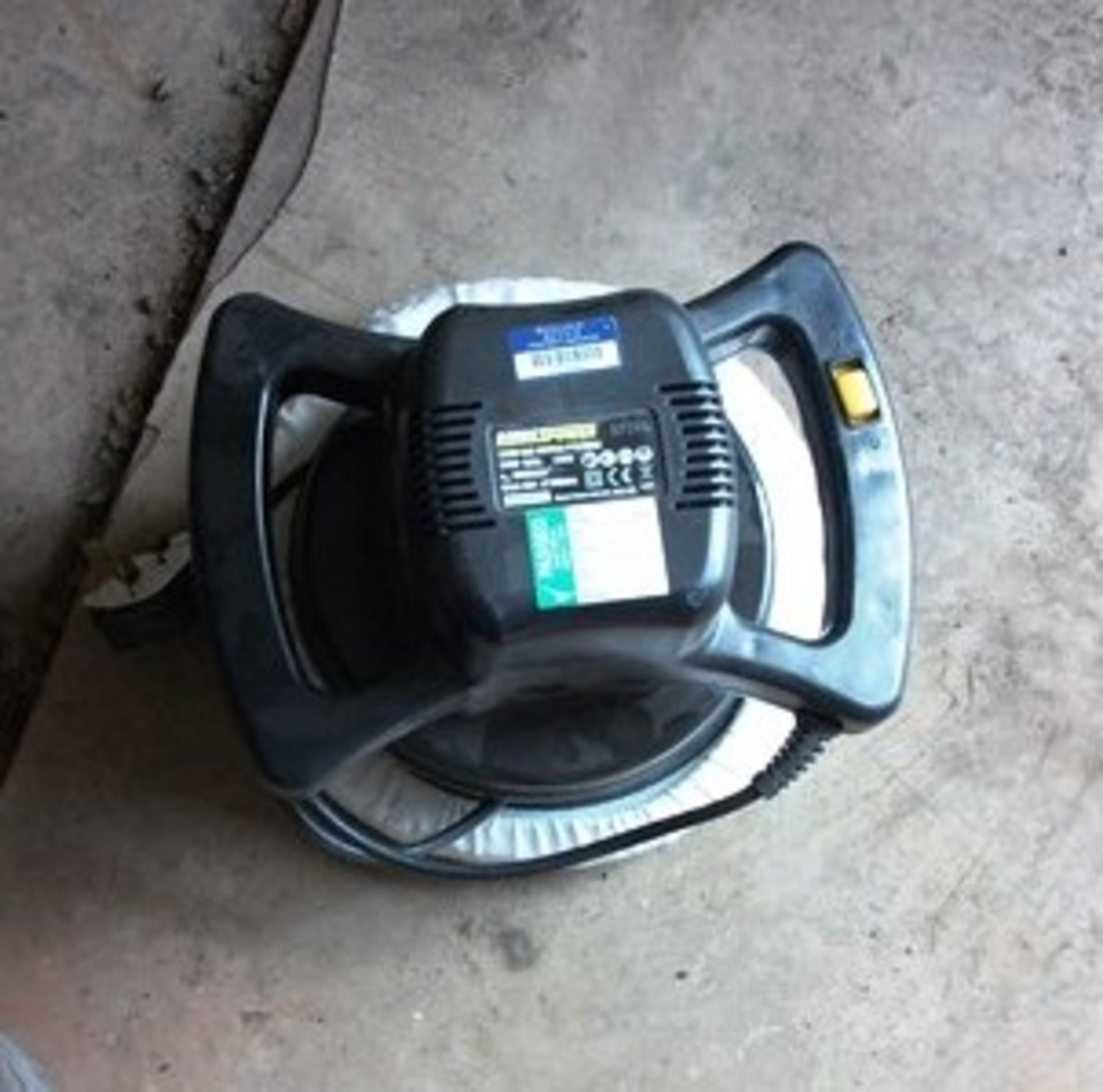 DIRECT POWER CAR POLISHER 240V**DIRECT FROM COUNCIL** - Image 3 of 3