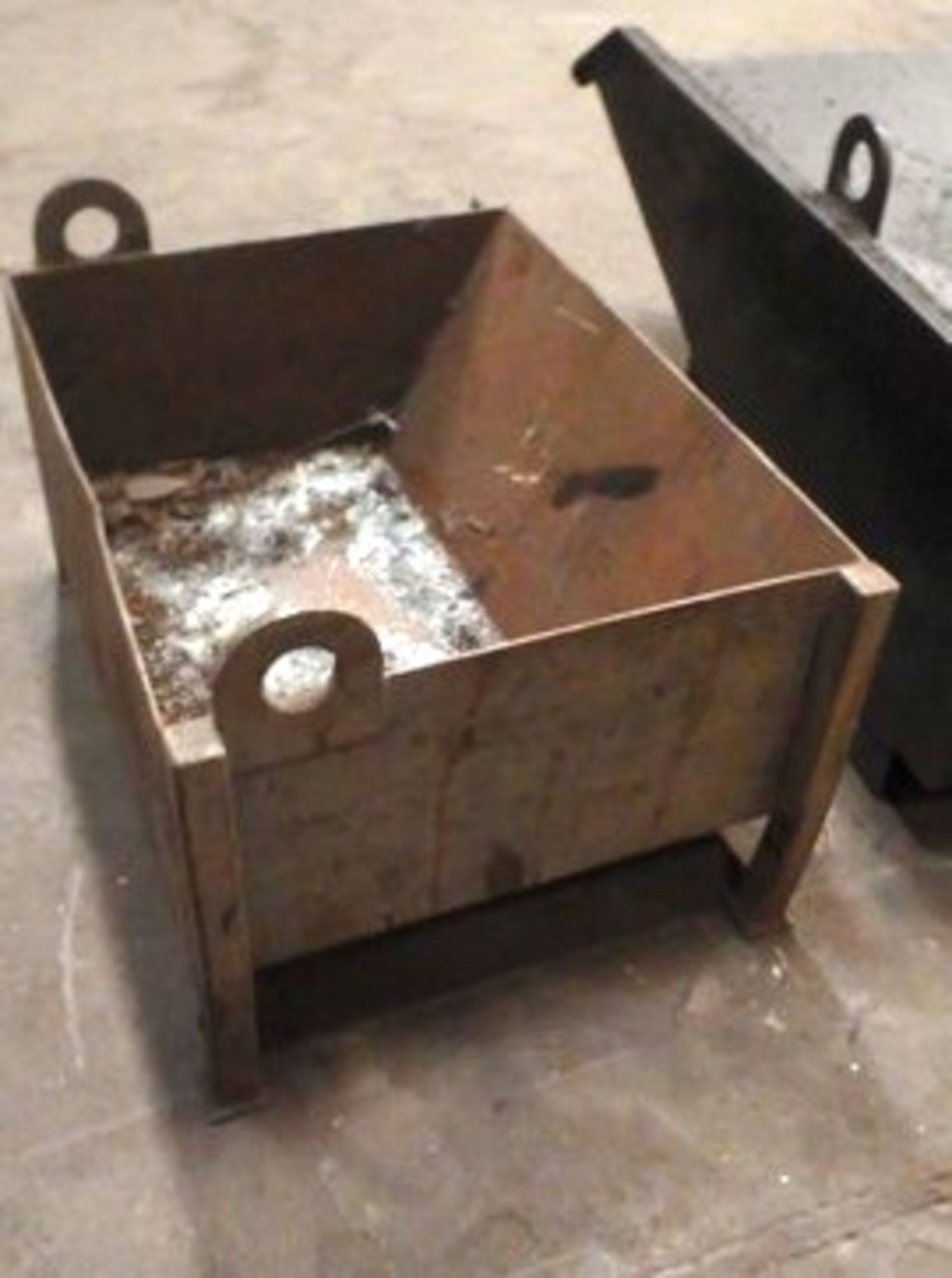 STEEL BIN ON LEGS*LIQUIDATED STOCK* - Image 3 of 3