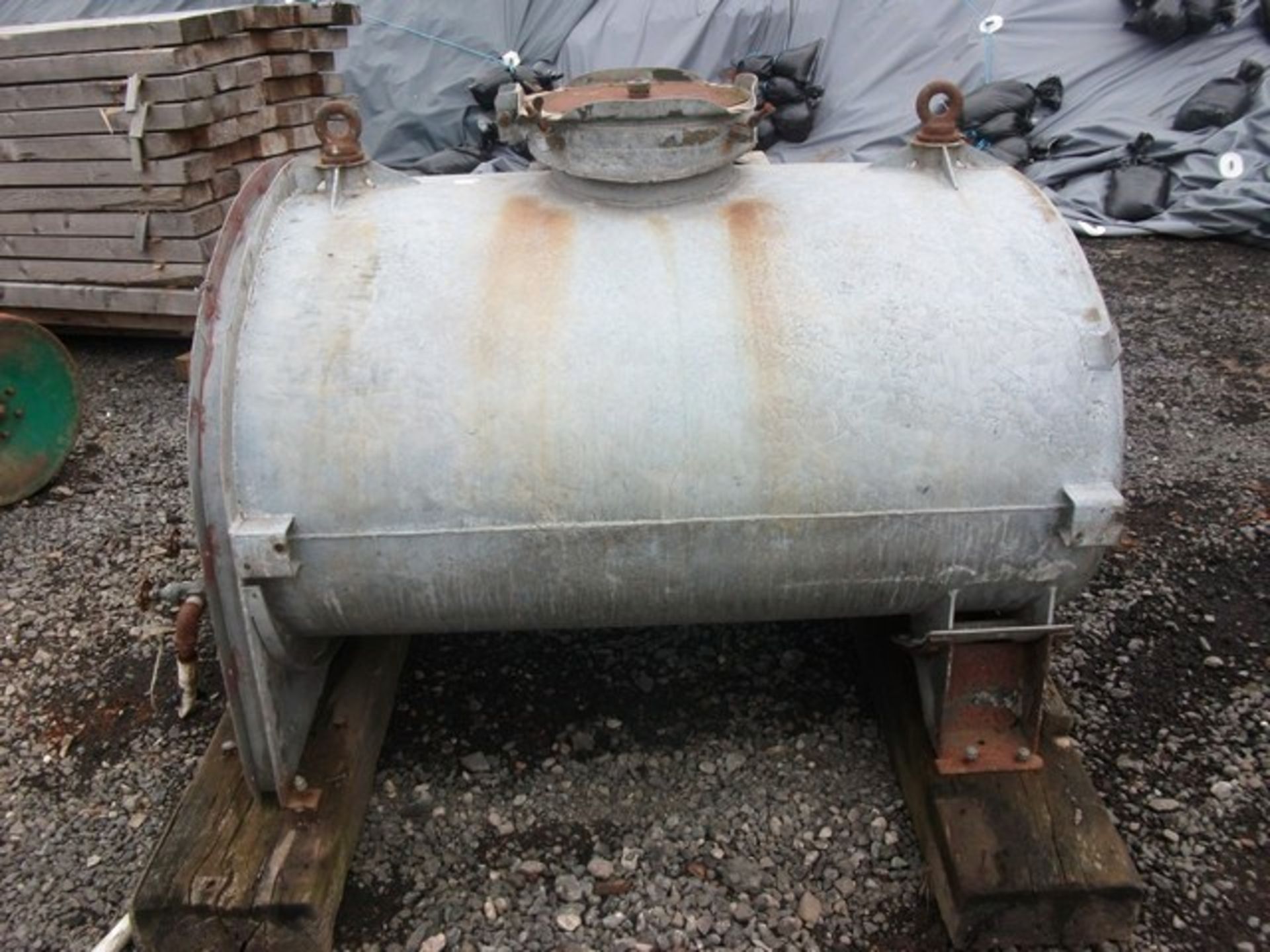 1000 LITRE GALVANISED WATER TANK