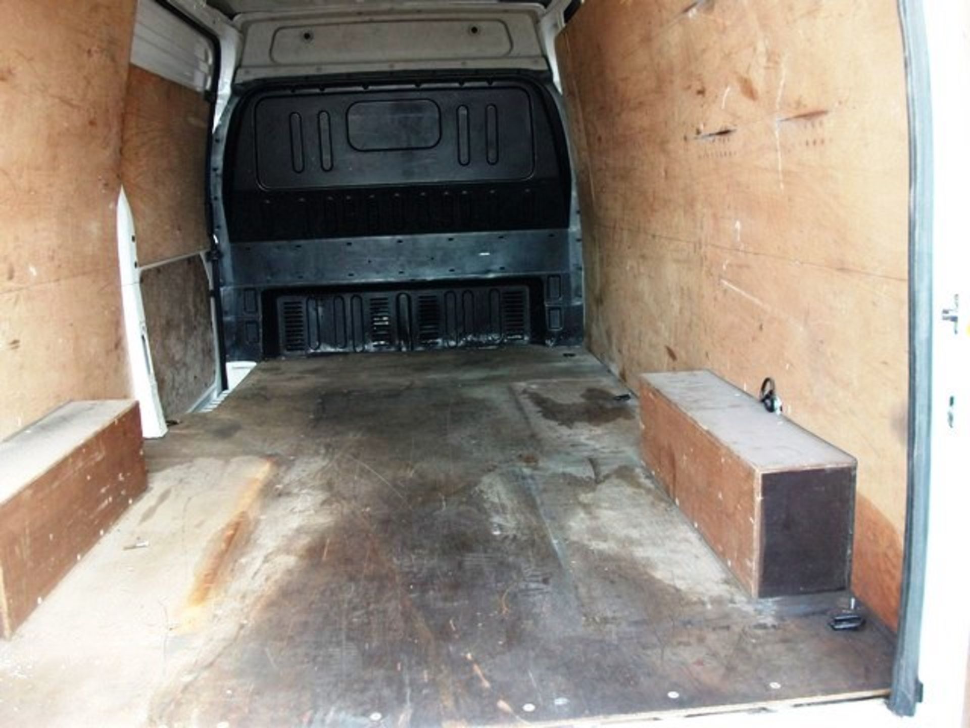 FORD MODEL TRANSIT 140 T350L RWD - 2402ccBody: 2 Dr VanColor: WhiteFirst Reg: 25/03/2010Doors: 2MOT: - Image 7 of 10