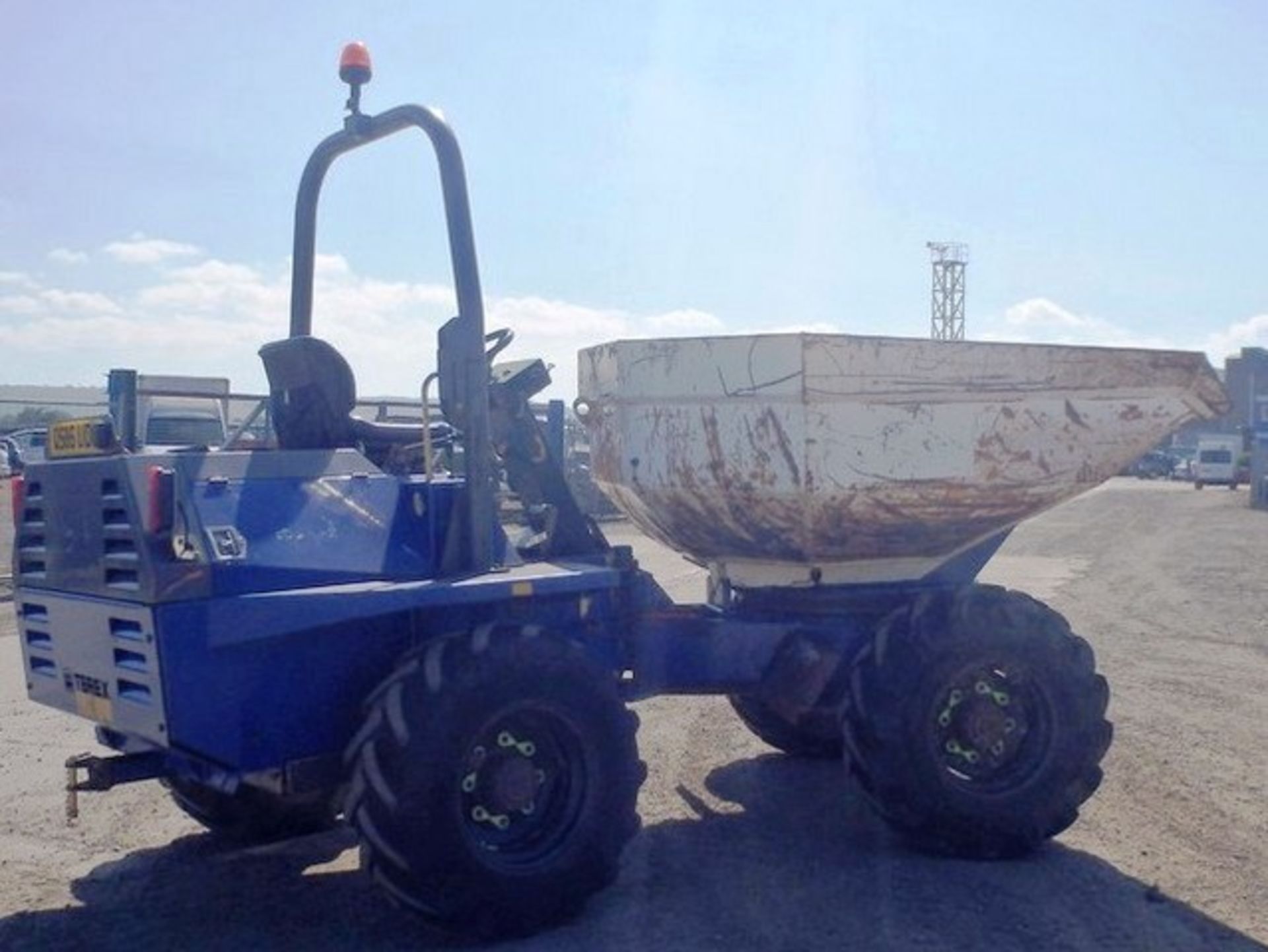 2007 TEREX 6 TON SWIVEL DUMPER, REG NO Q586 UDS - Image 2 of 15