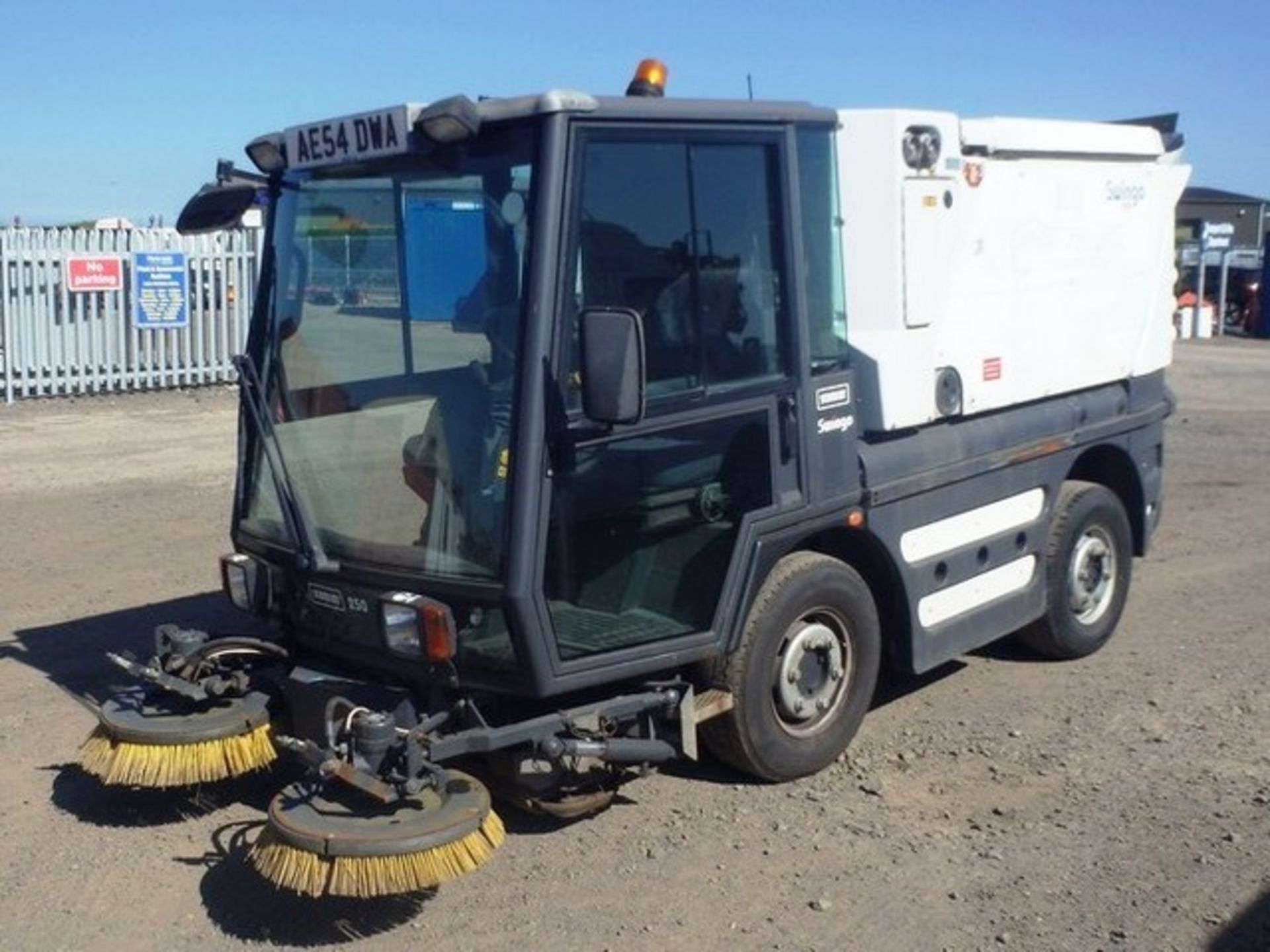 SCHMIDT MODEL SWINGO COMPACT 200 - 2800ccBody: 2 DrColor: WhiteFirst Reg: 27/09/2004Doors: 2MOT: