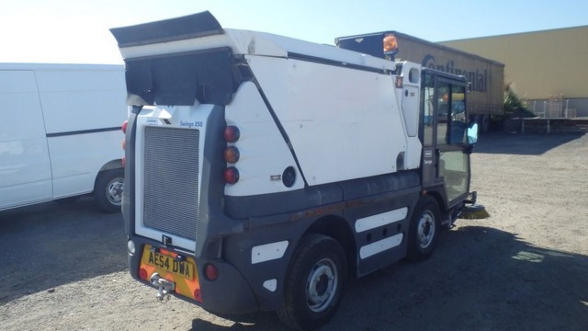 SCHMIDT MODEL SWINGO COMPACT 200 - 2800ccBody: 2 DrColor: WhiteFirst Reg: 27/09/2004Doors: 2MOT: - Image 5 of 9