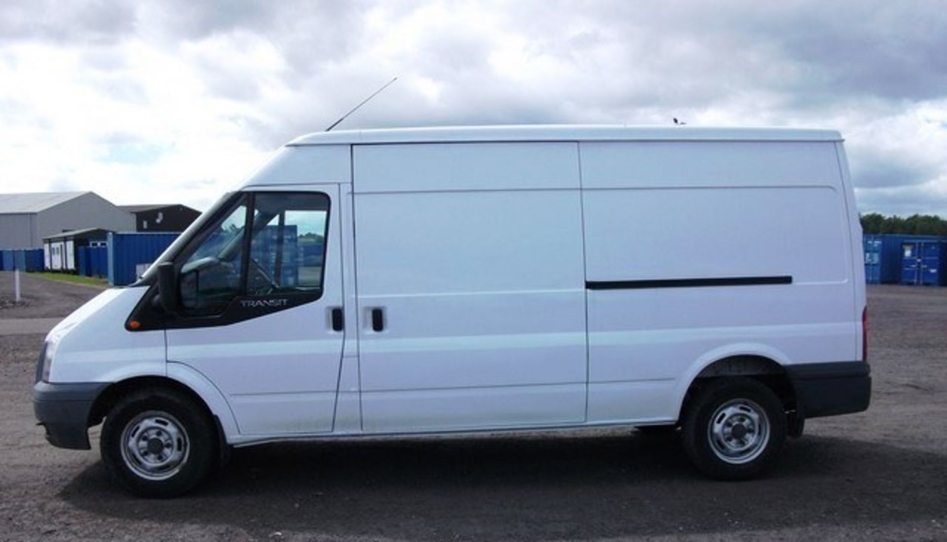 FORD MODEL TRANSIT 140 T350L RWD - 2402ccBody: 2 Dr VanColor: WhiteFirst Reg: 25/03/2010Doors: 2MOT: - Image 5 of 10