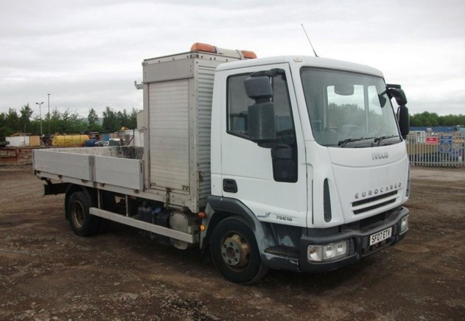 IVECO MODEL EUROCARGO ML75E18 - 3920ccBody: 2 Dr TruckColor: WhiteFirst Reg: 16/04/2007Doors: - Image 15 of 17