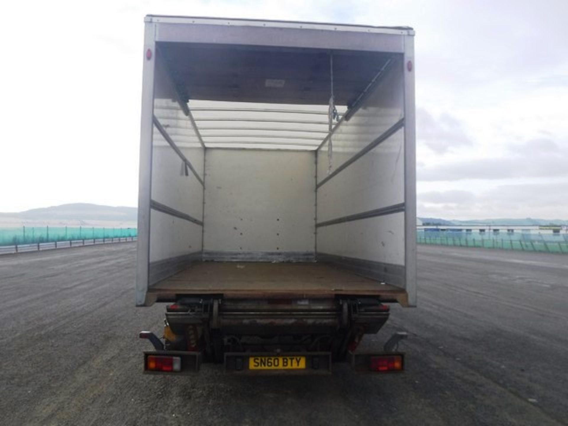 IVECO MODEL EUROCARGO ML75E16 - 3920ccBody: 2 Dr VanColor: WhiteFirst Reg: 01/11/2010Doors: 2MOT: - Image 2 of 8