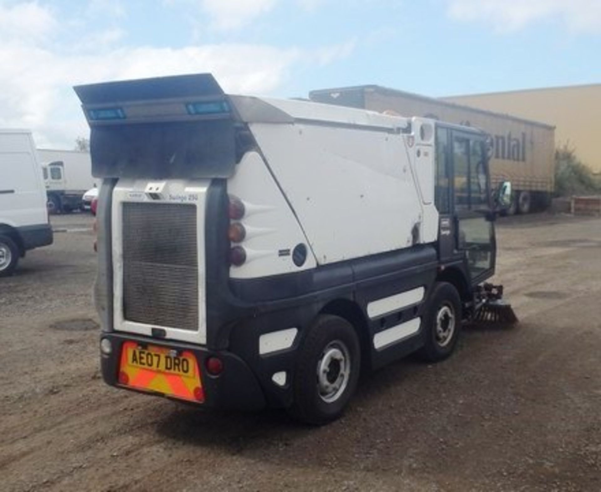 SCHMIDT MODEL SWINGO COMPACT 200 - 2800ccBody: 2 DrColor: WhiteFirst Reg: 05/03/2007Doors: 2MOT: - Image 11 of 15