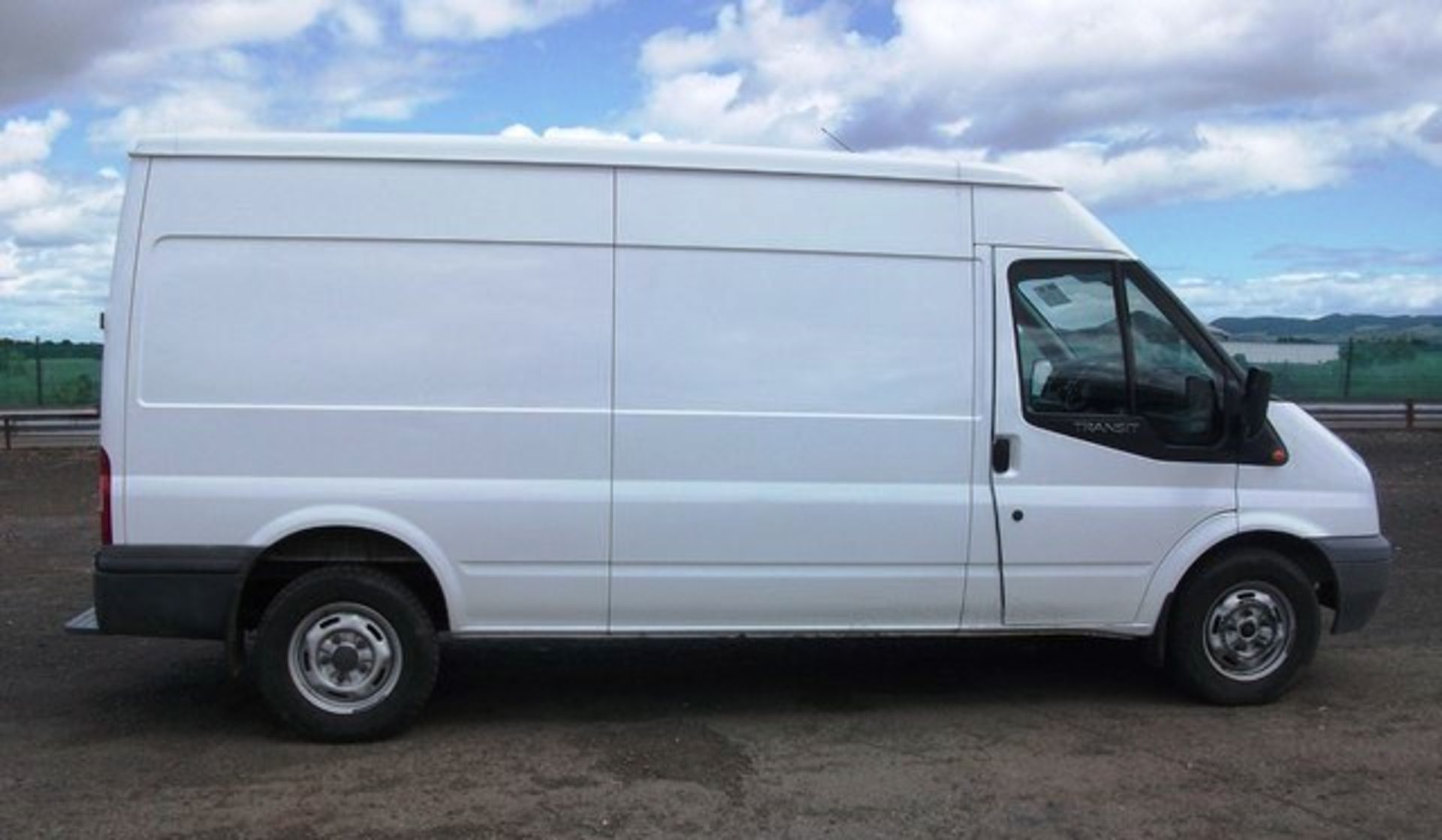 FORD MODEL TRANSIT 140 T350L RWD - 2402ccBody: 2 Dr VanColor: WhiteFirst Reg: 25/03/2010Doors: 2MOT: - Image 9 of 10