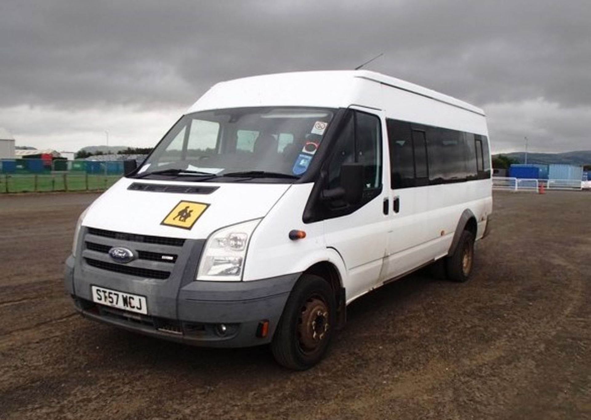 FORD MODEL TRANSIT 100 17-SEAT RWD - 2402ccBody: 2 Dr MinibusColor: WhiteFirst Reg: 28/01/2008Doors: