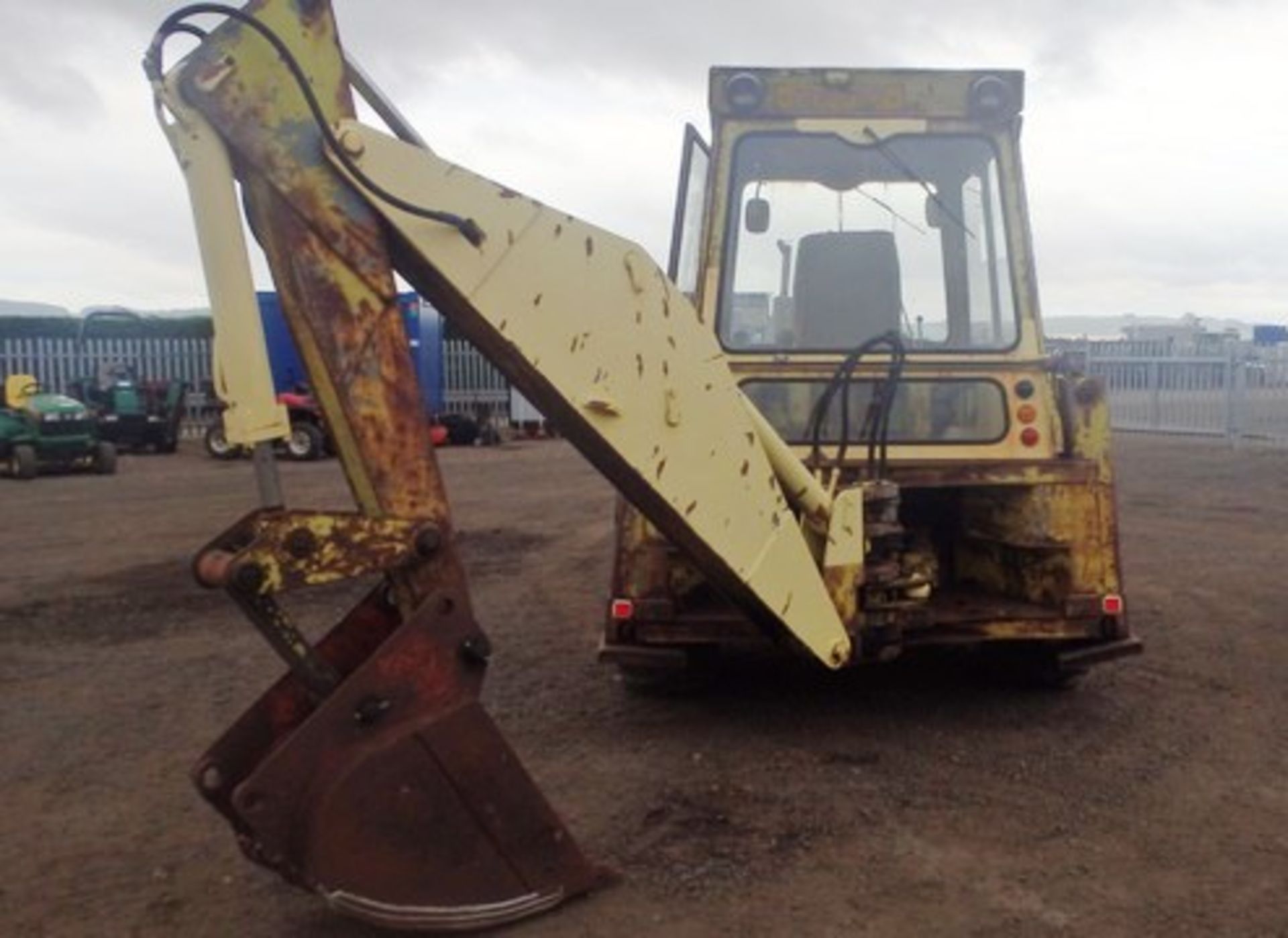 C1972/1973 HYMAC 270 BACKHOE LOADER, SN 207-270, 4182 HOURS (NOT VERIFIED), ENGINE NO C407354, - Image 9 of 14