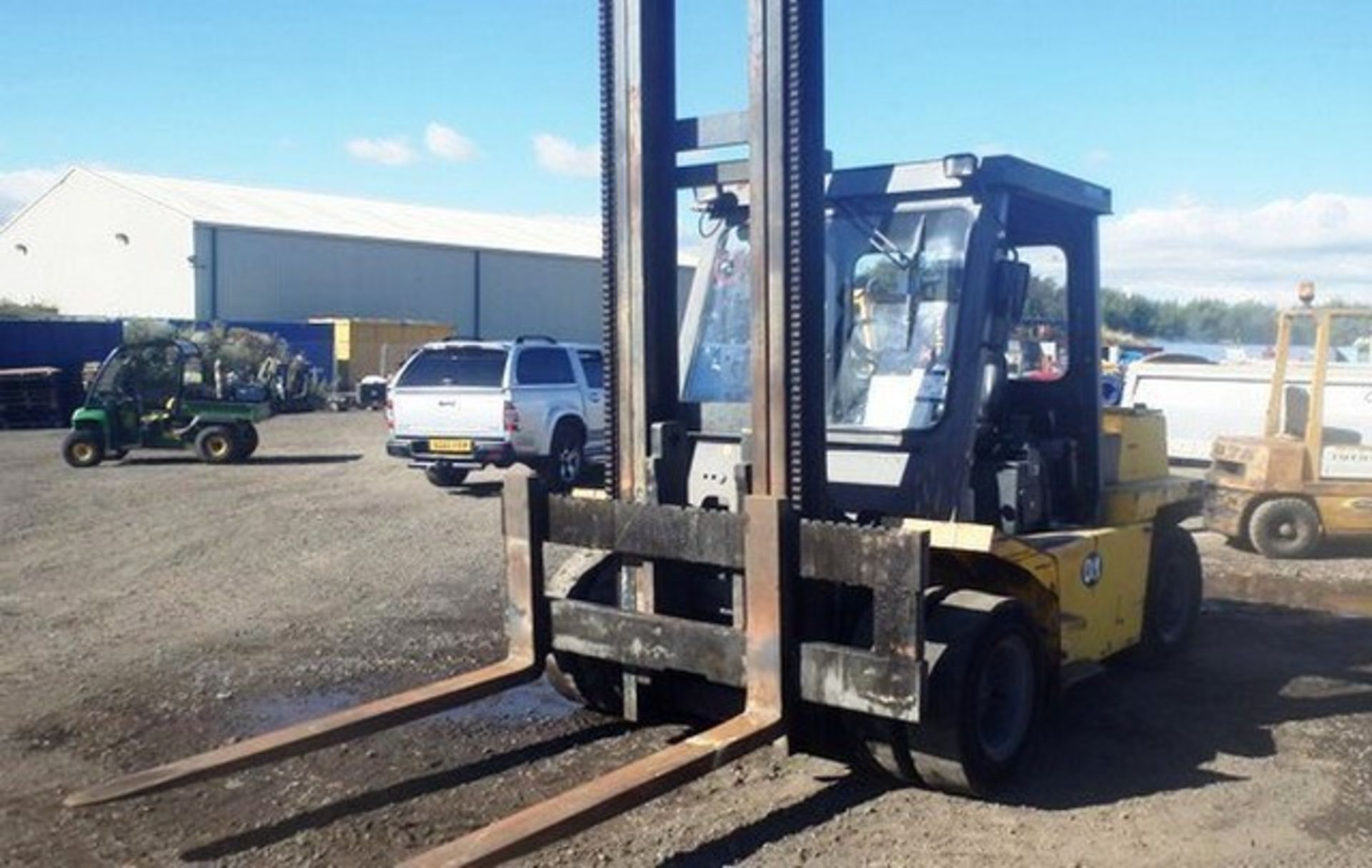 2001 8T OM FORKLIFT TRUCK