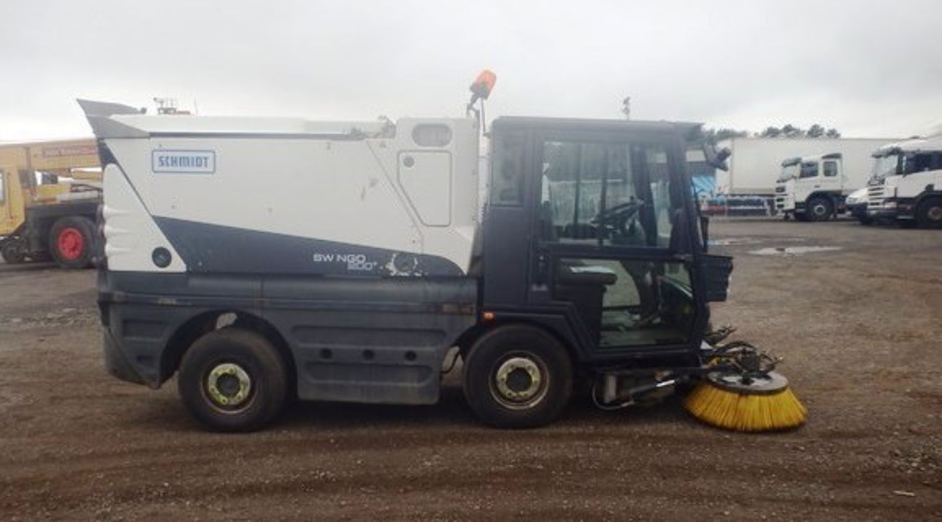 SCHMIDT MODEL SWINGO COMPACT 200 - 2800ccBody: 2 DrColor: WhiteFirst Reg: 01/07/2011Doors: 2MOT: - Image 11 of 14