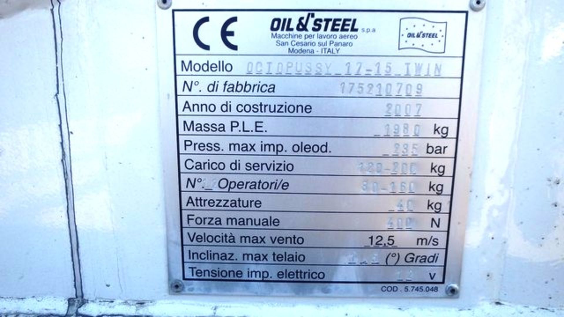 2007 OCTOPUSSY 1715 TWIN BASKET TRACKED ACCESS PLATFORM C/W HONDA PETROL ENGINE AND 110V MOTOR, - Image 3 of 18