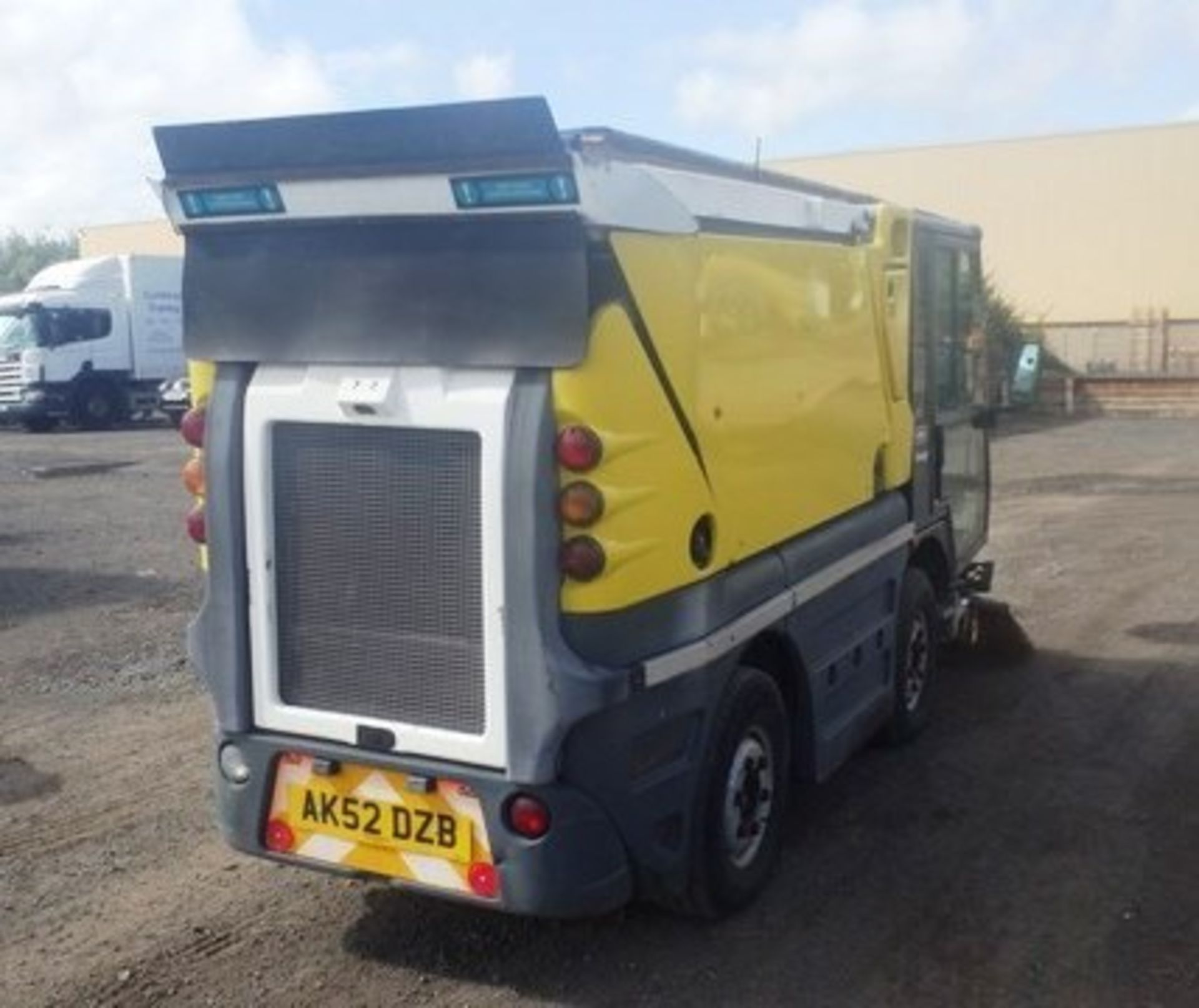 SCHMIDT MODEL SWINGO COMPACT 200 - 2800ccBody: 2 DrColor: WhiteFirst Reg: 08/11/2002Doors: 2MOT: - Image 9 of 13