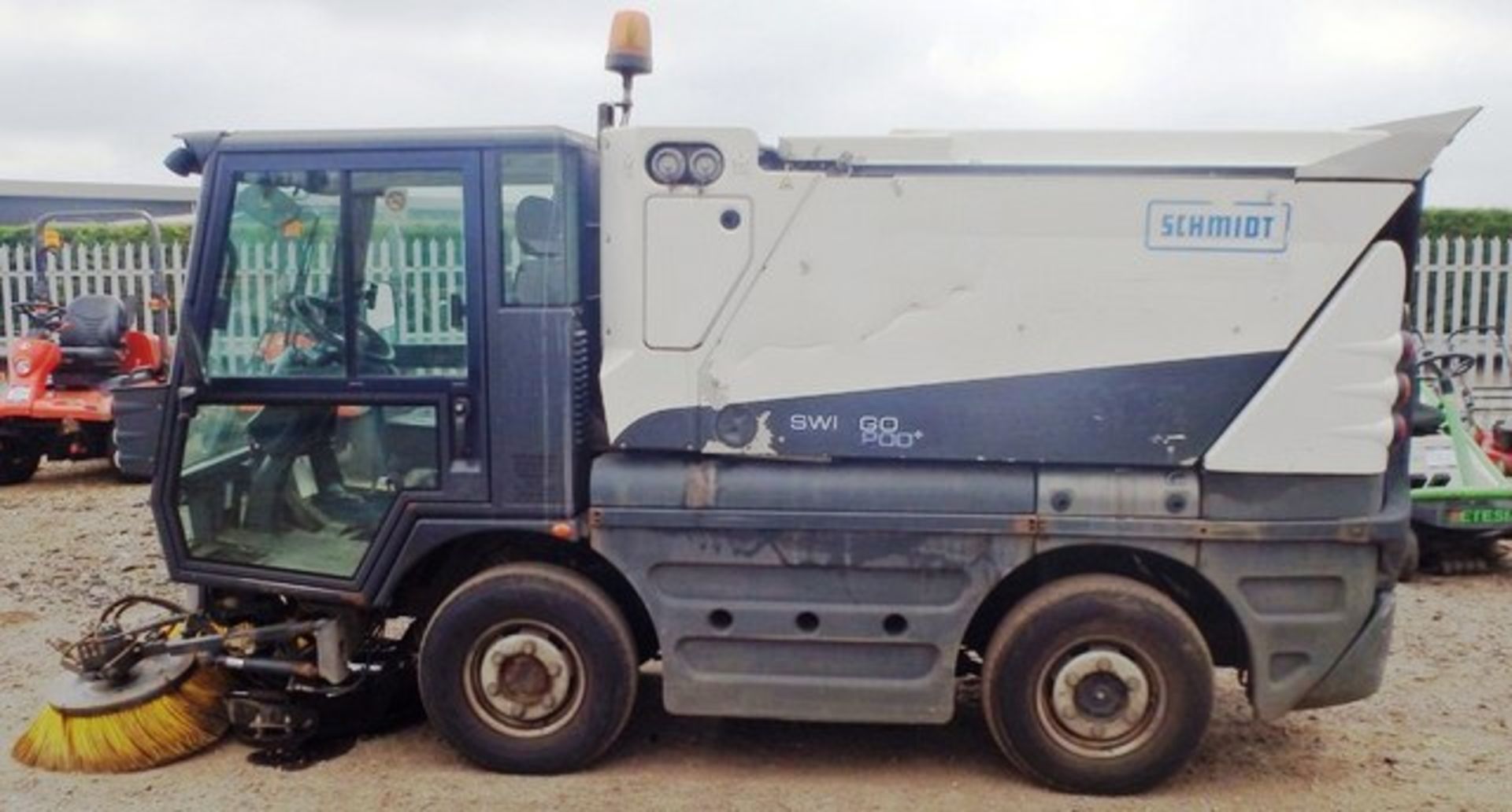 SCHMIDT MODEL SWINGO COMPACT 200 - 2800ccBody: 2 DrColor: WhiteFirst Reg: 01/07/2011Doors: 2MOT: - Image 10 of 12