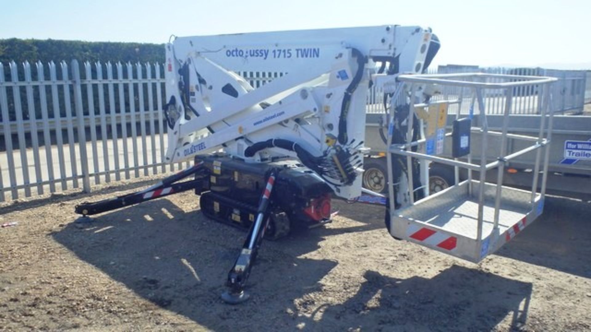 2007 OCTOPUSSY 1715 TWIN BASKET TRACKED ACCESS PLATFORM C/W HONDA PETROL ENGINE AND 110V MOTOR, - Image 13 of 18