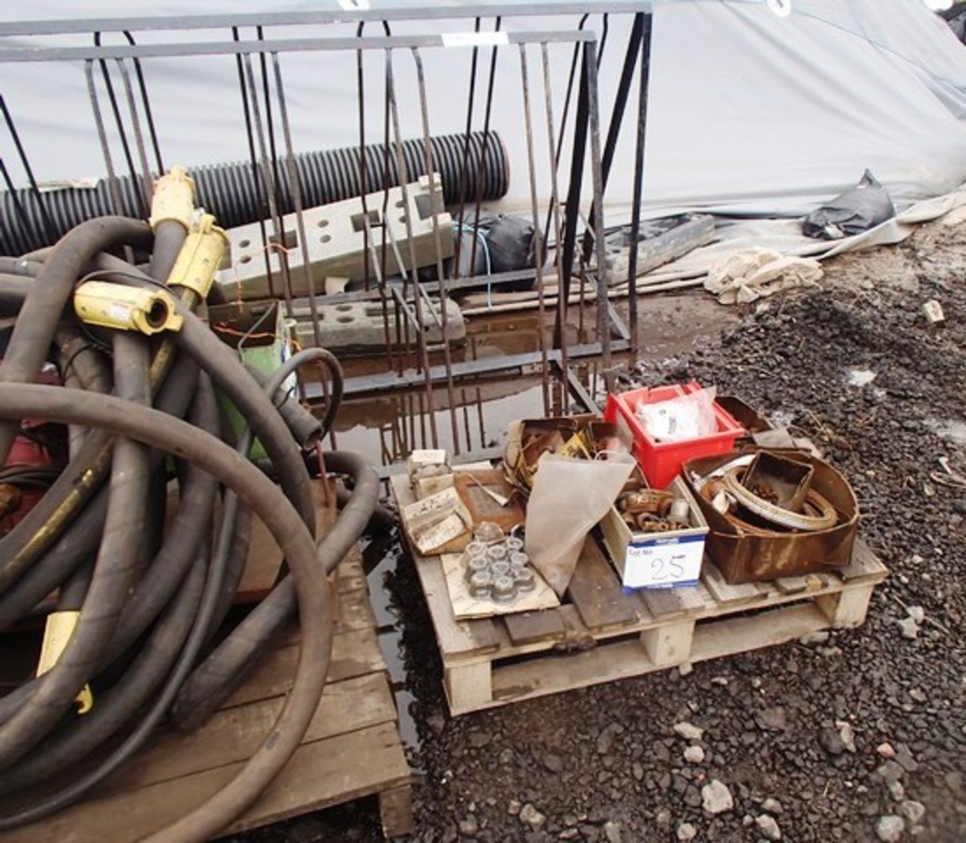 METAL DIVIDERS AND PALLET OF SPARE PARTS, NUTS AND BOLTS ETC, SELECTION OF STEEL DRAWER UNITS, GM - Image 2 of 4