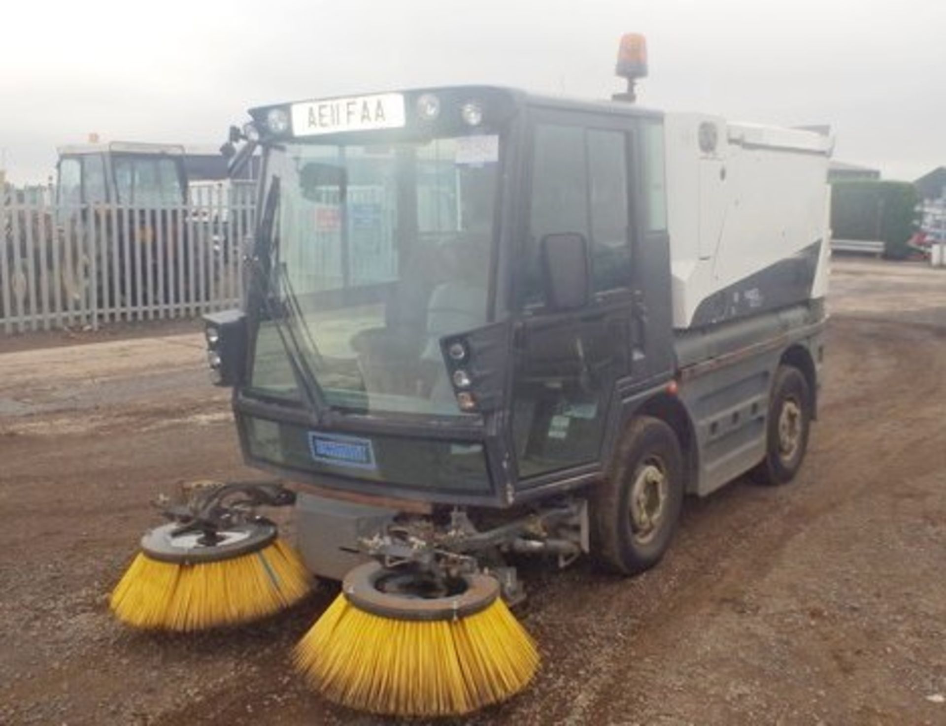 SCHMIDT MODEL SWINGO COMPACT 200 - 2800ccBody: 2 DrColor: WhiteFirst Reg: 01/07/2011Doors: 2MOT: