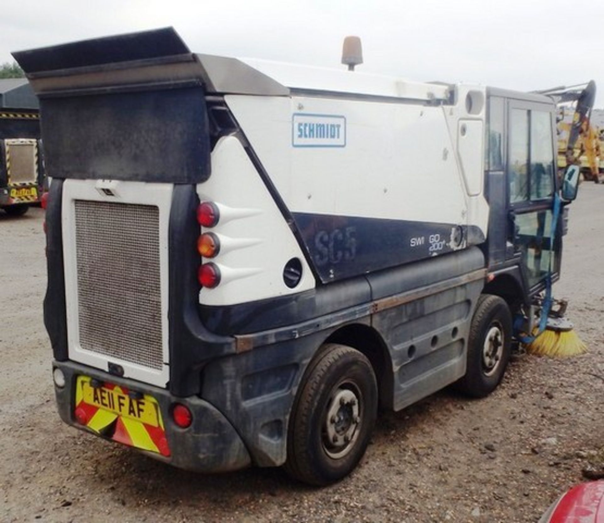 SCHMIDT MODEL SWINGO COMPACT 200 - 2800ccBody: 2 DrColor: WhiteFirst Reg: 01/07/2011Doors: 2MOT: - Image 8 of 12