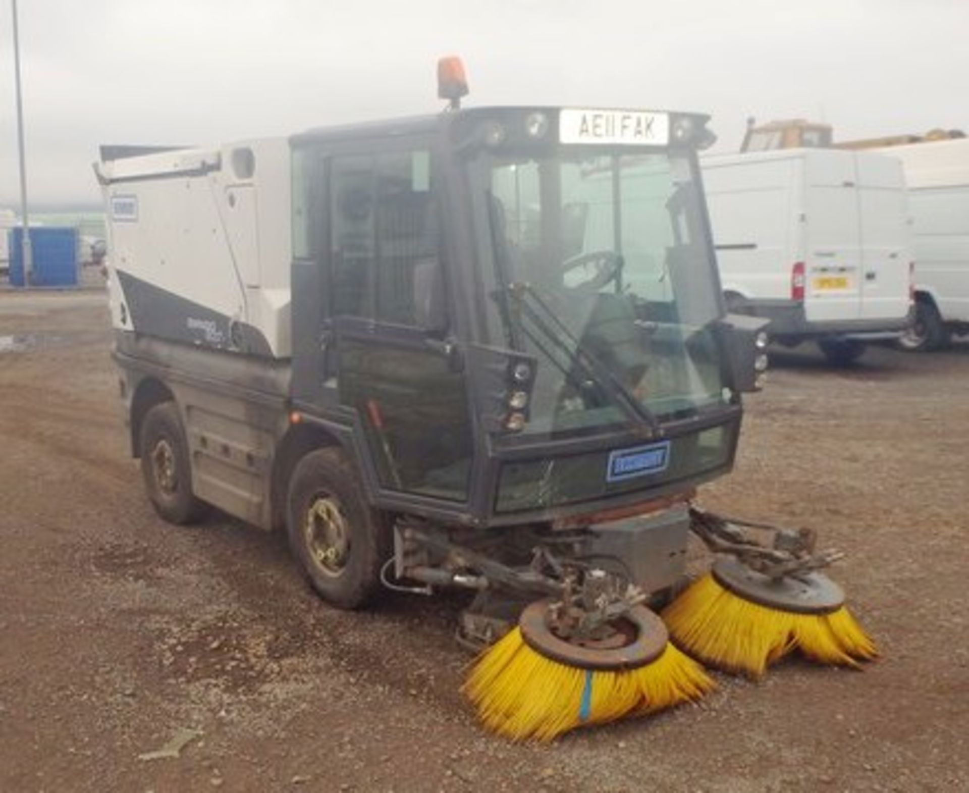 SCHMIDT MODEL SWINGO COMPACT 200 - 2800ccBody: 2 DrColor: WhiteFirst Reg: 01/07/2011Doors: 2MOT: - Image 12 of 14