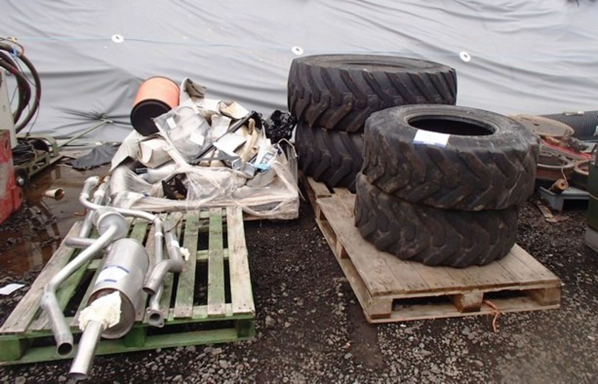 NO 5 EXHAUSTS, PALLET NO 11 VARIOUS TRUCK PARTS, PART WORN TYRES (PAIR) MICHELIN POWER CL SIZE 340/