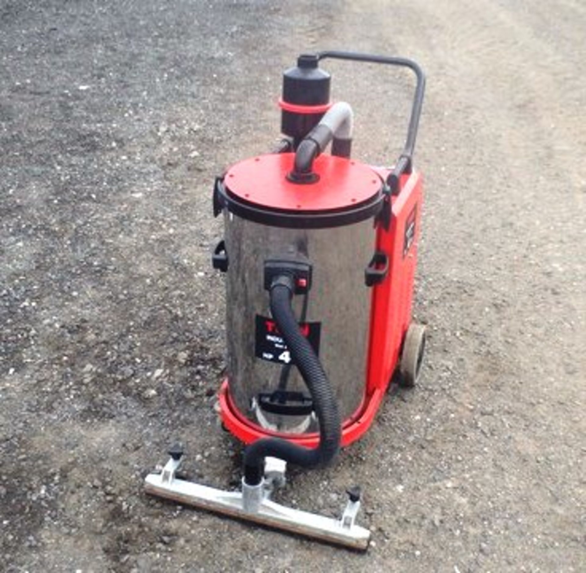 TRON PETROL ENGINED VACUUM CLEANER - Image 2 of 3