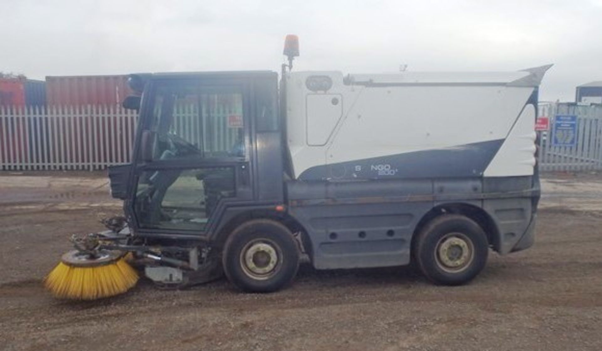 SCHMIDT MODEL SWINGO COMPACT 200 - 2800ccBody: 2 DrColor: WhiteFirst Reg: 01/07/2011Doors: 2MOT: - Image 6 of 13